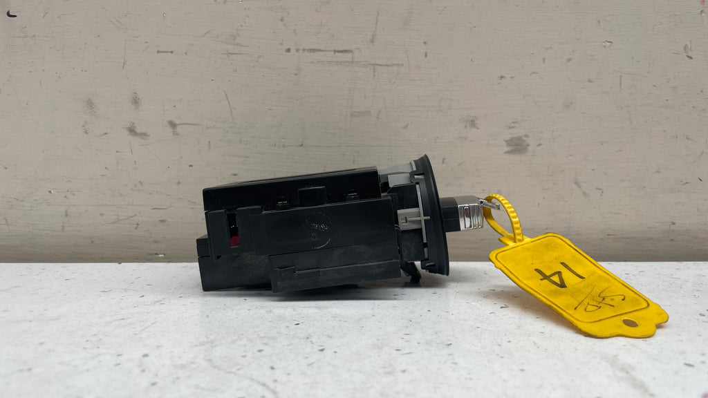 3C0905843M VOLKSWAGEN PASSAT IGNITION SWITCH WITH KEY