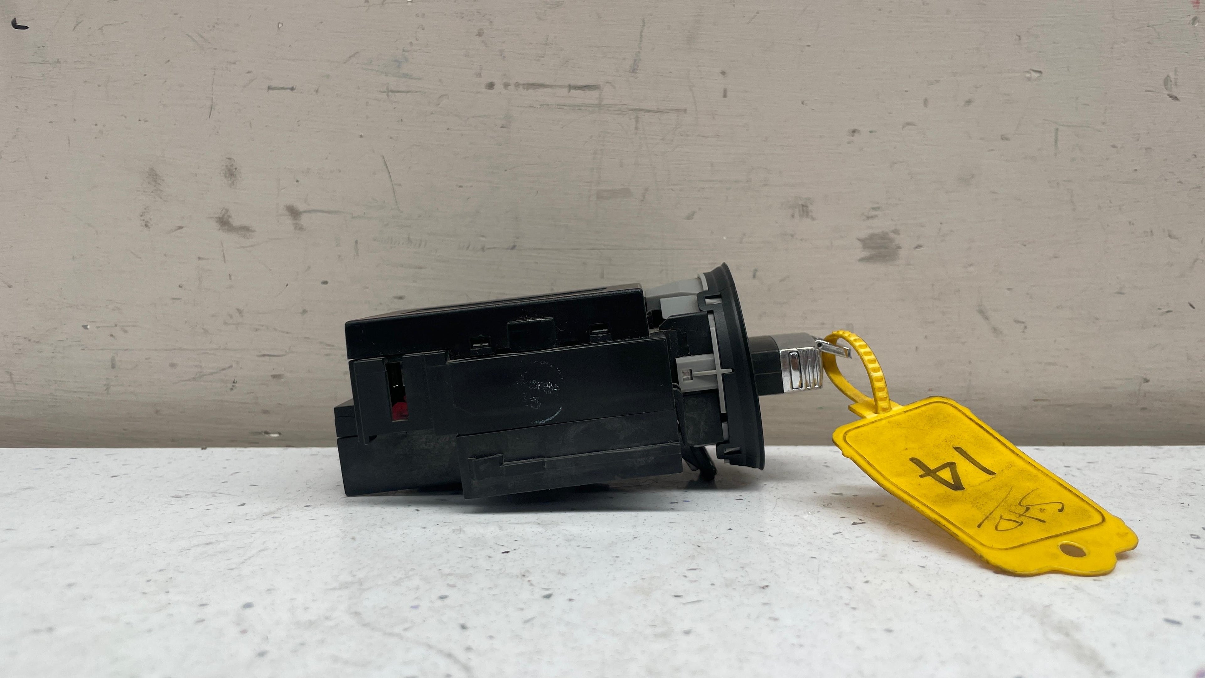 3C0905843M VOLKSWAGEN PASSAT IGNITION SWITCH WITH KEY