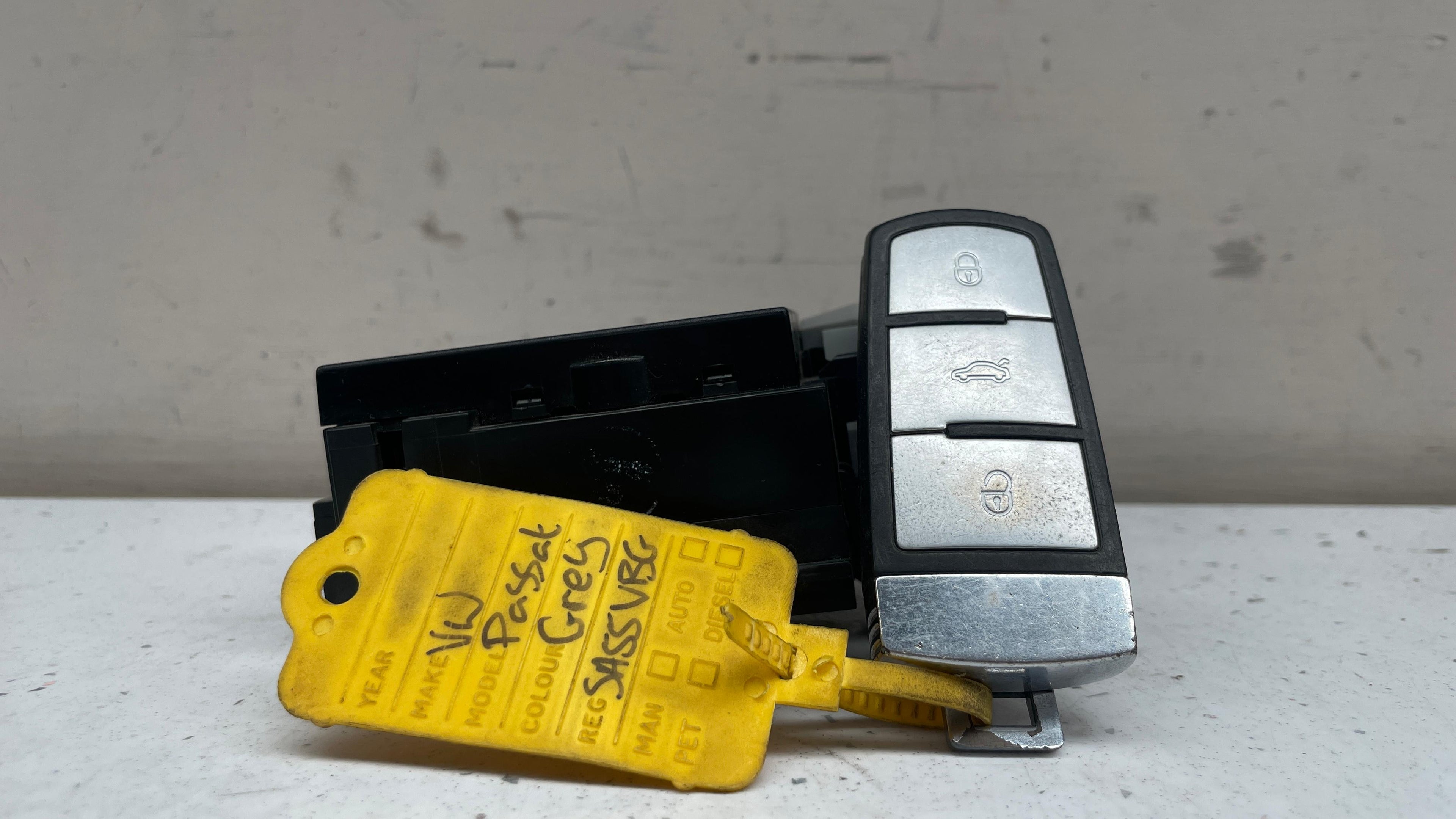 3C0905843M VOLKSWAGEN PASSAT IGNITION SWITCH WITH KEY