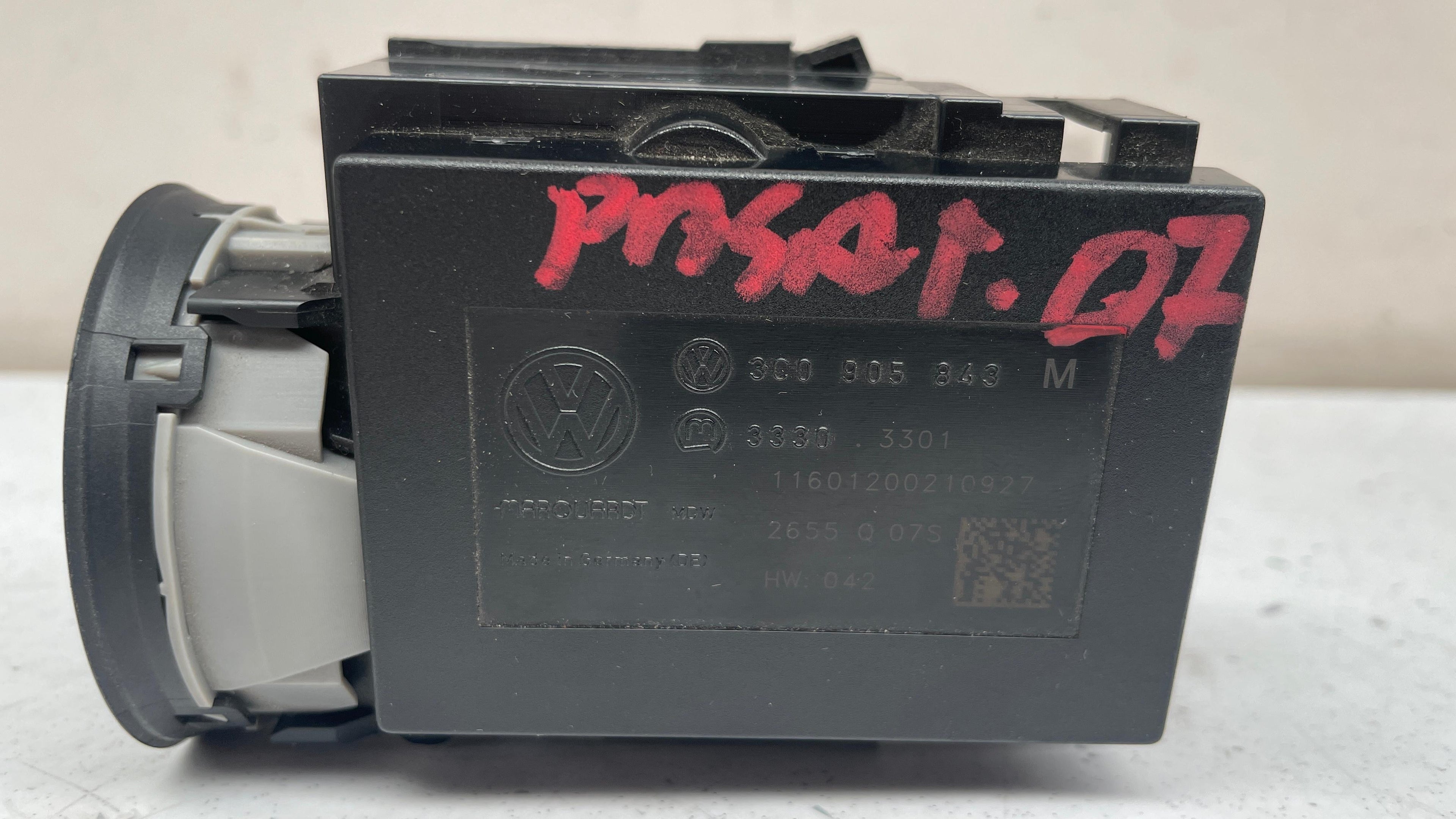 3C0905843M VOLKSWAGEN PASSAT IGNITION SWITCH WITH KEY