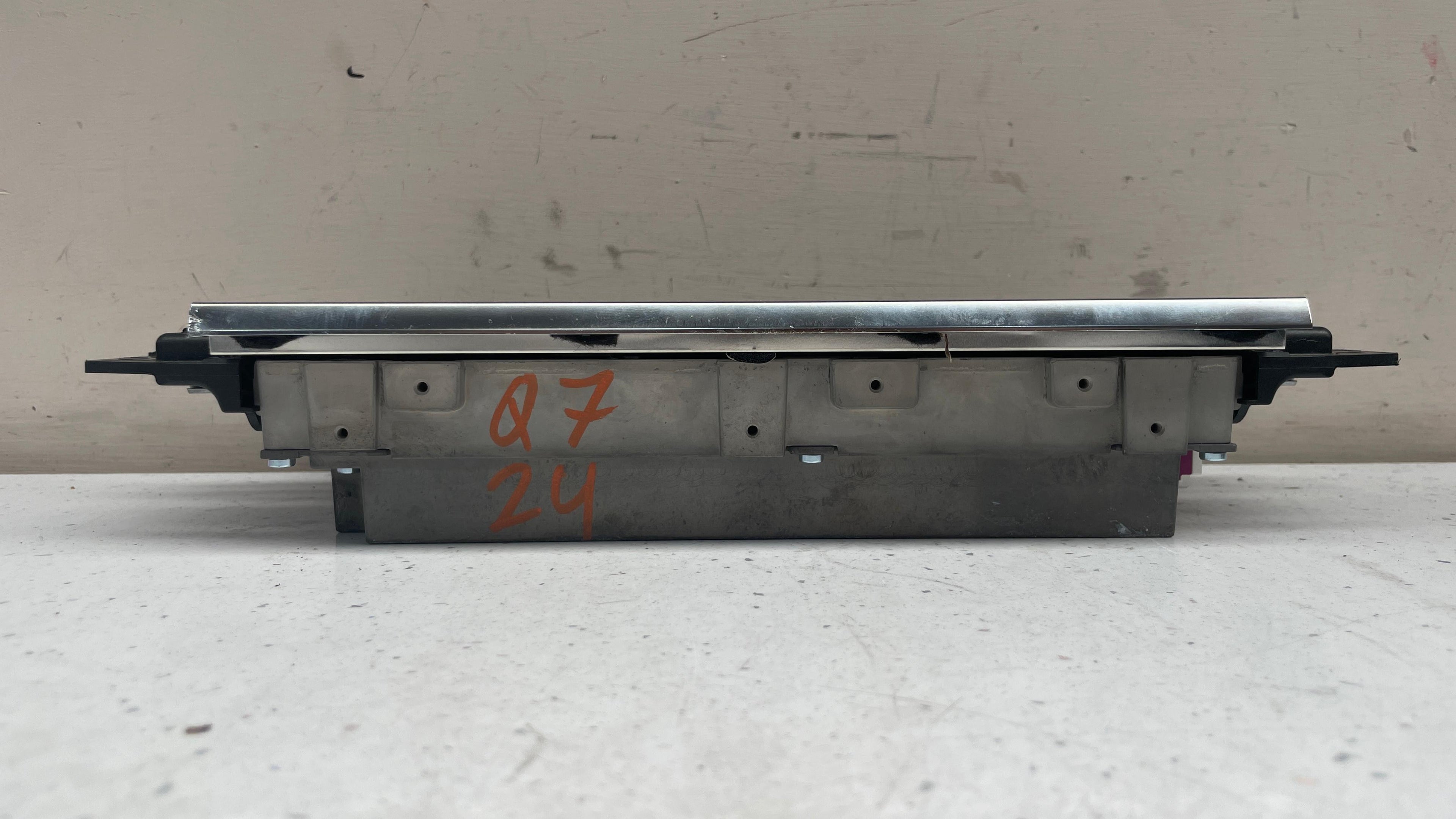 4M8919605M AUDI Q7 NAVIGATION DISPLAY SCREEN