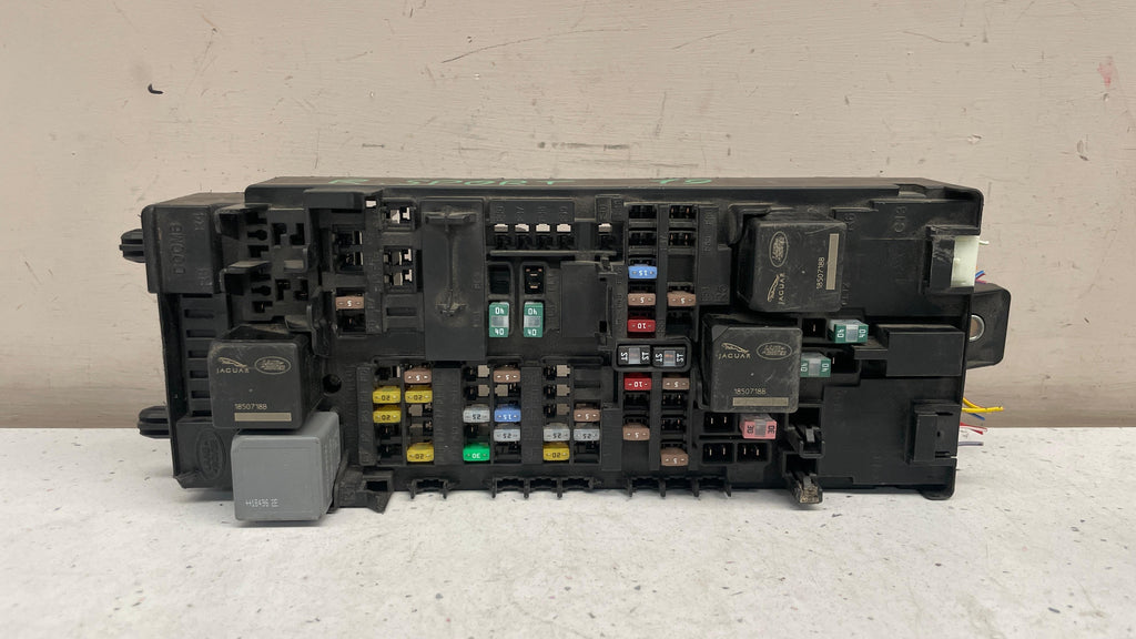 JPLA-14A073-BB  LAND ROVER CABIN FUSE BOX
