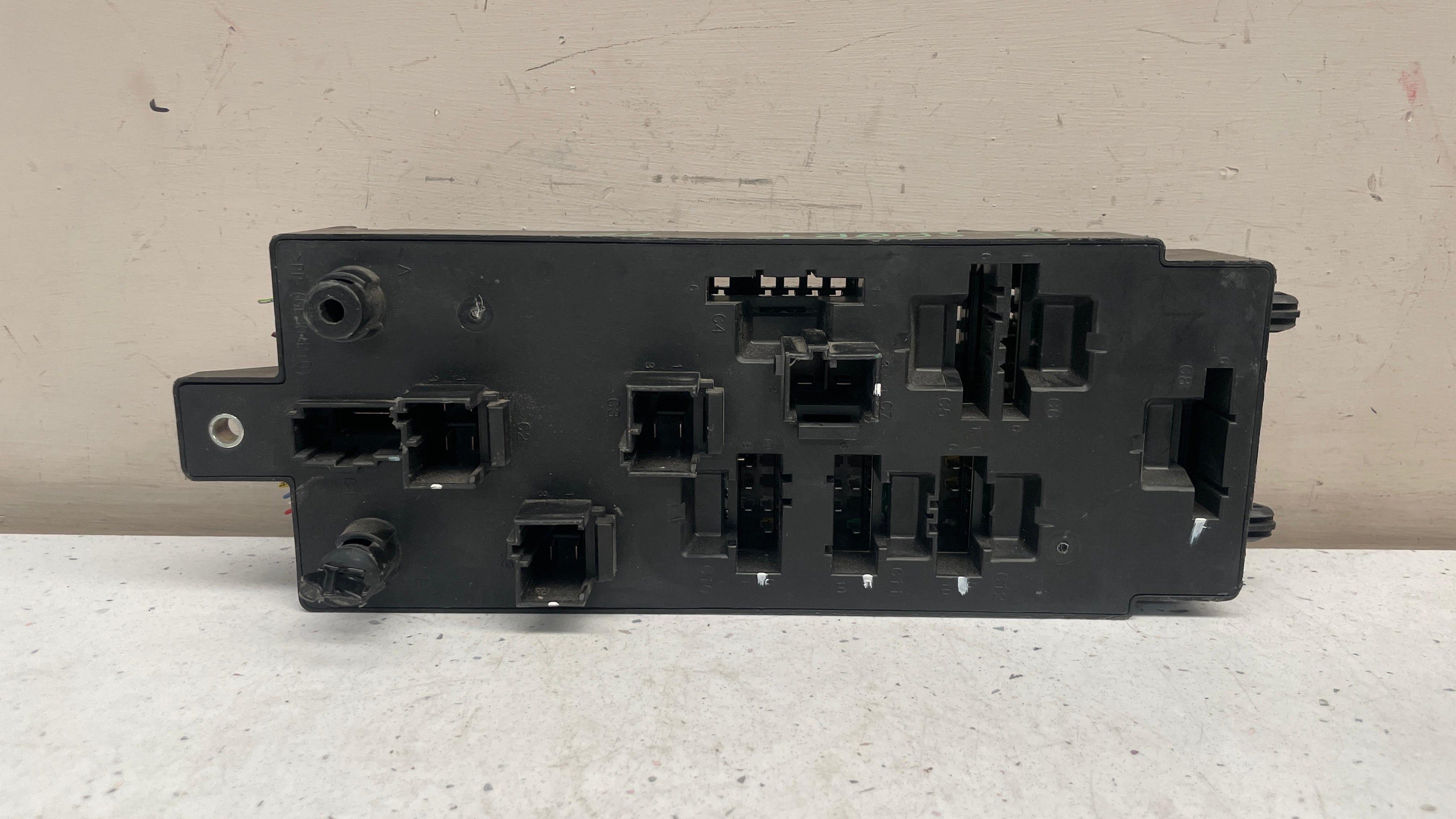 JPLA-14A073-BB  LAND ROVER CABIN FUSE BOX