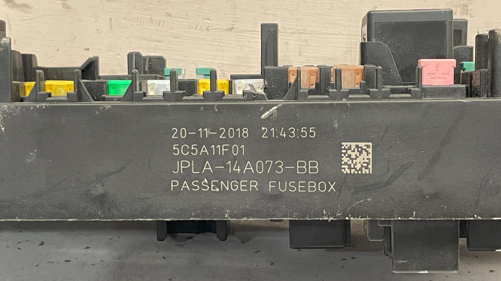 JPLA-14A073-BB  LAND ROVER CABIN FUSE BOX
