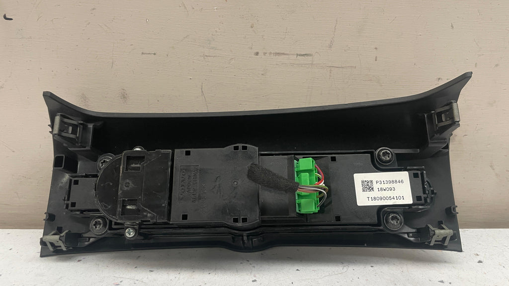P31398846 VOLVO HEAD UNIT CONTROL PANEL