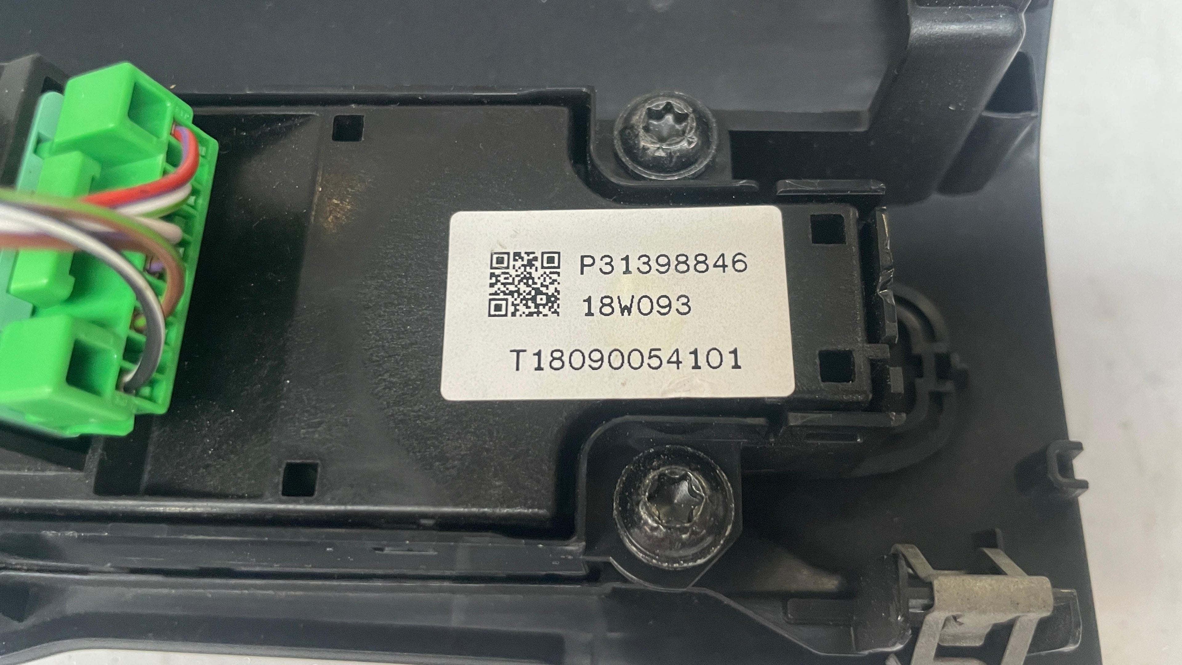 P31398846 VOLVO HEAD UNIT CONTROL PANEL