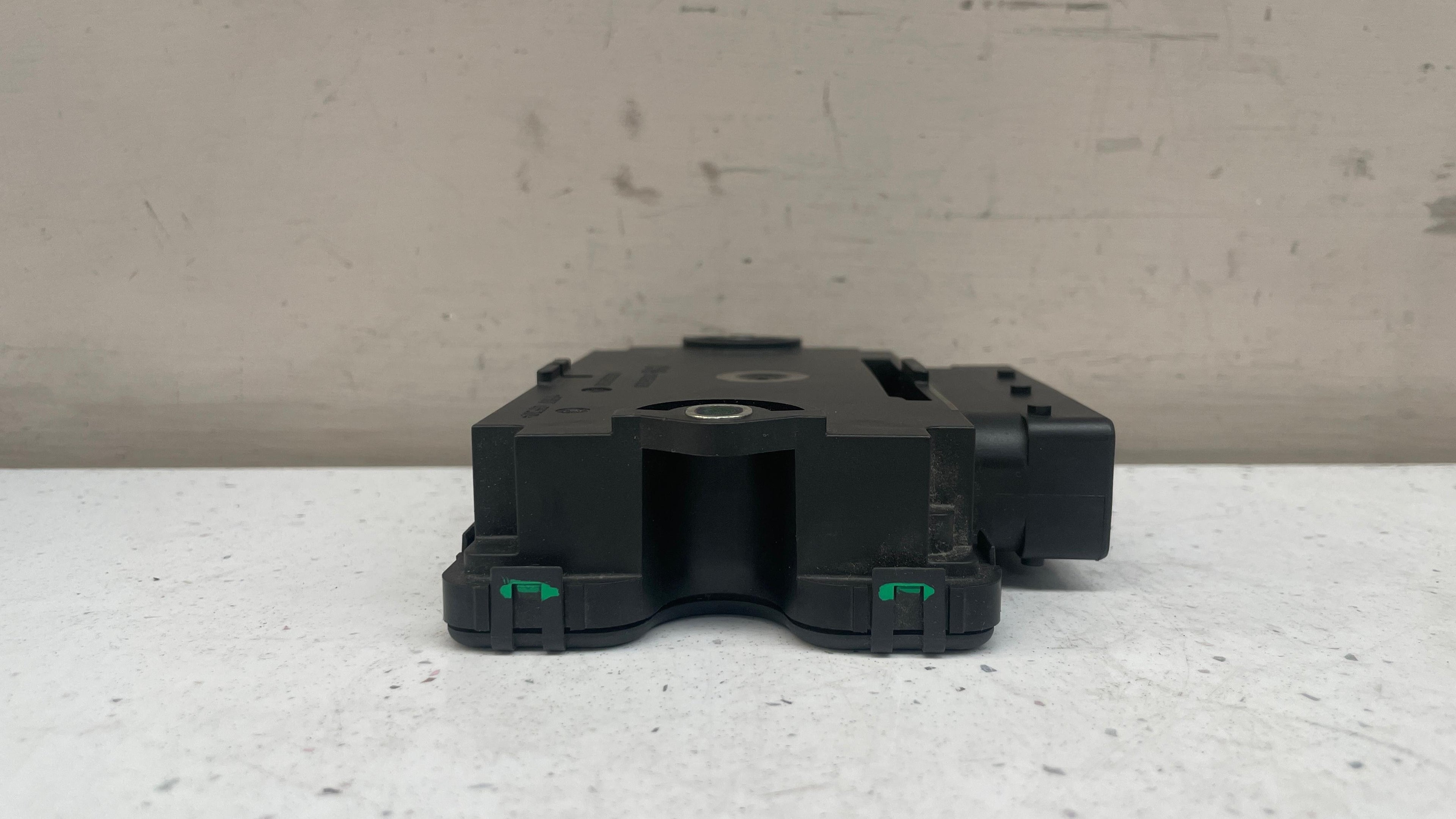 7P0907801C PORSCHE CAYENNE ELECTRIC PARKING BRAKE MODULE