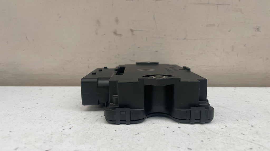 7P0907801C PORSCHE CAYENNE ELECTRIC PARKING BRAKE MODULE