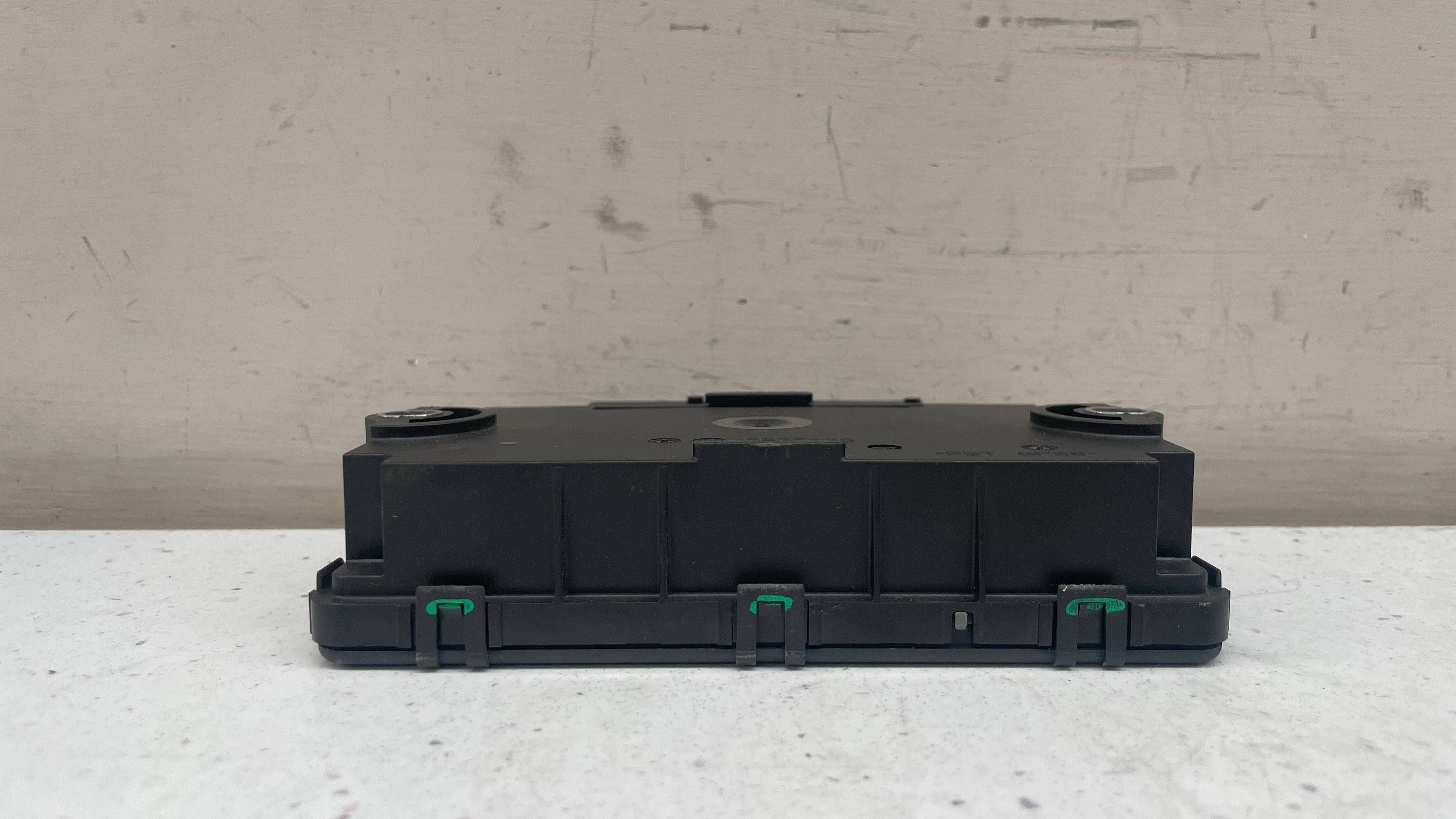 7P0907801C PORSCHE CAYENNE ELECTRIC PARKING BRAKE MODULE