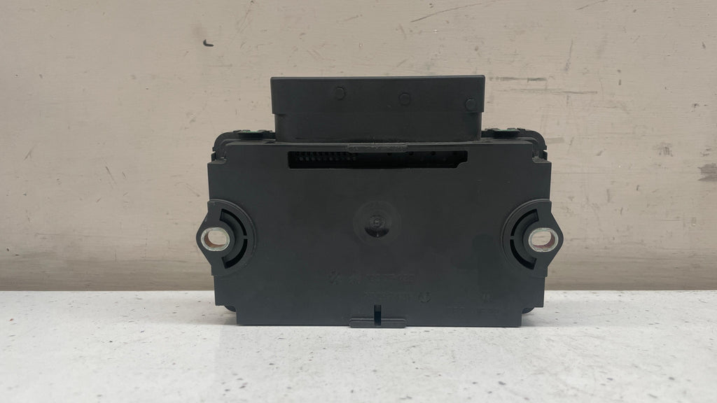 7P0907801C PORSCHE CAYENNE ELECTRIC PARKING BRAKE MODULE