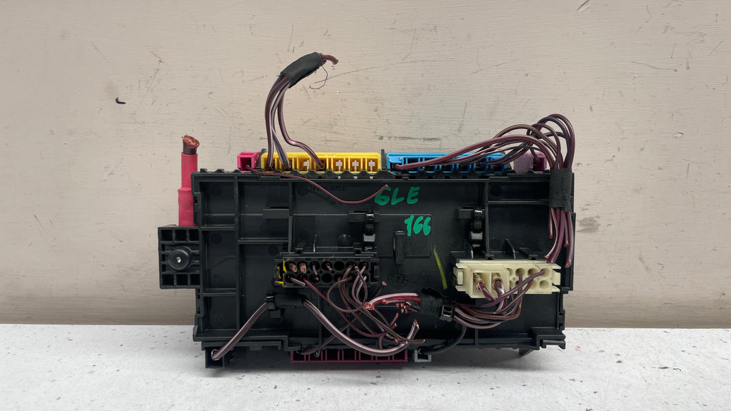 A1669068201 MERCEDES RELAY BOX / FUSE BOX
