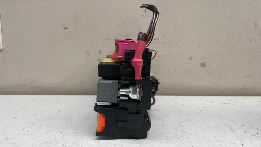 A1669068201 MERCEDES RELAY BOX / FUSE BOX