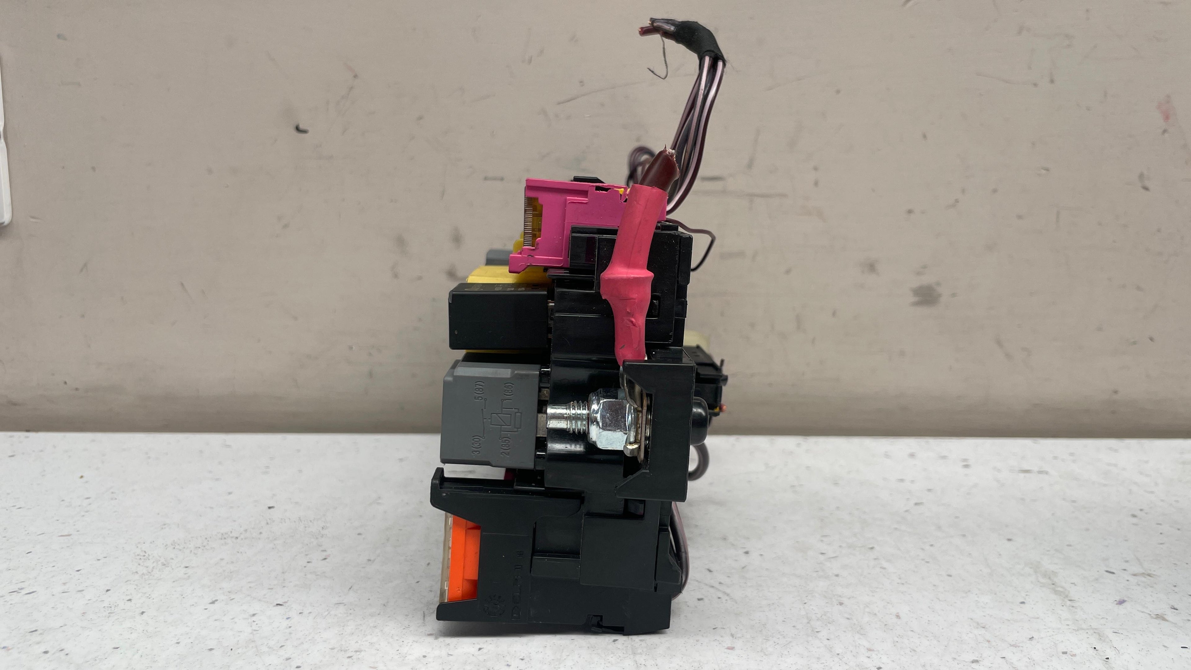 A1669068201 MERCEDES RELAY BOX / FUSE BOX