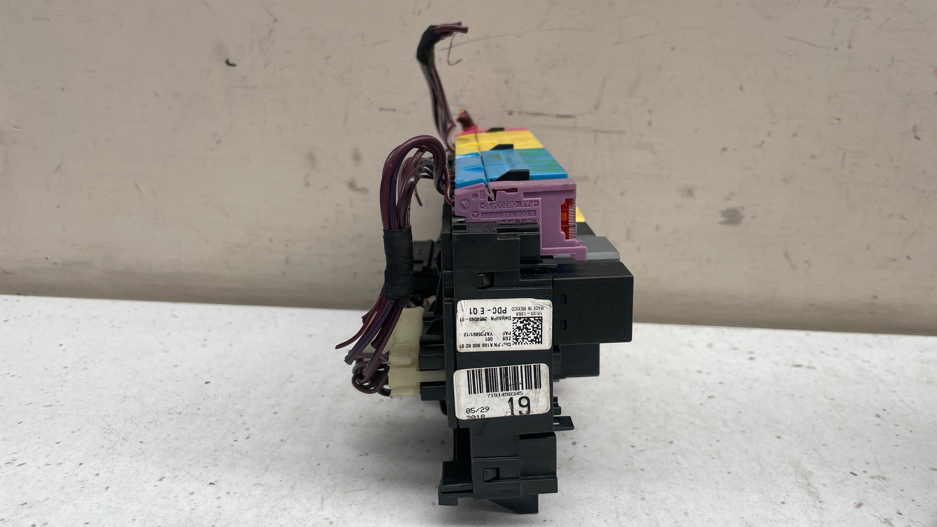 A1669068201 MERCEDES RELAY BOX / FUSE BOX