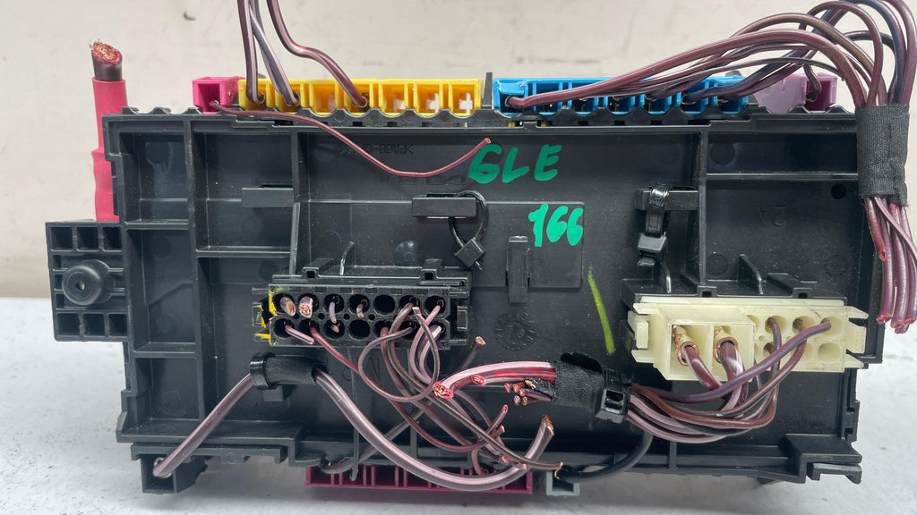 A1669068201 MERCEDES RELAY BOX / FUSE BOX