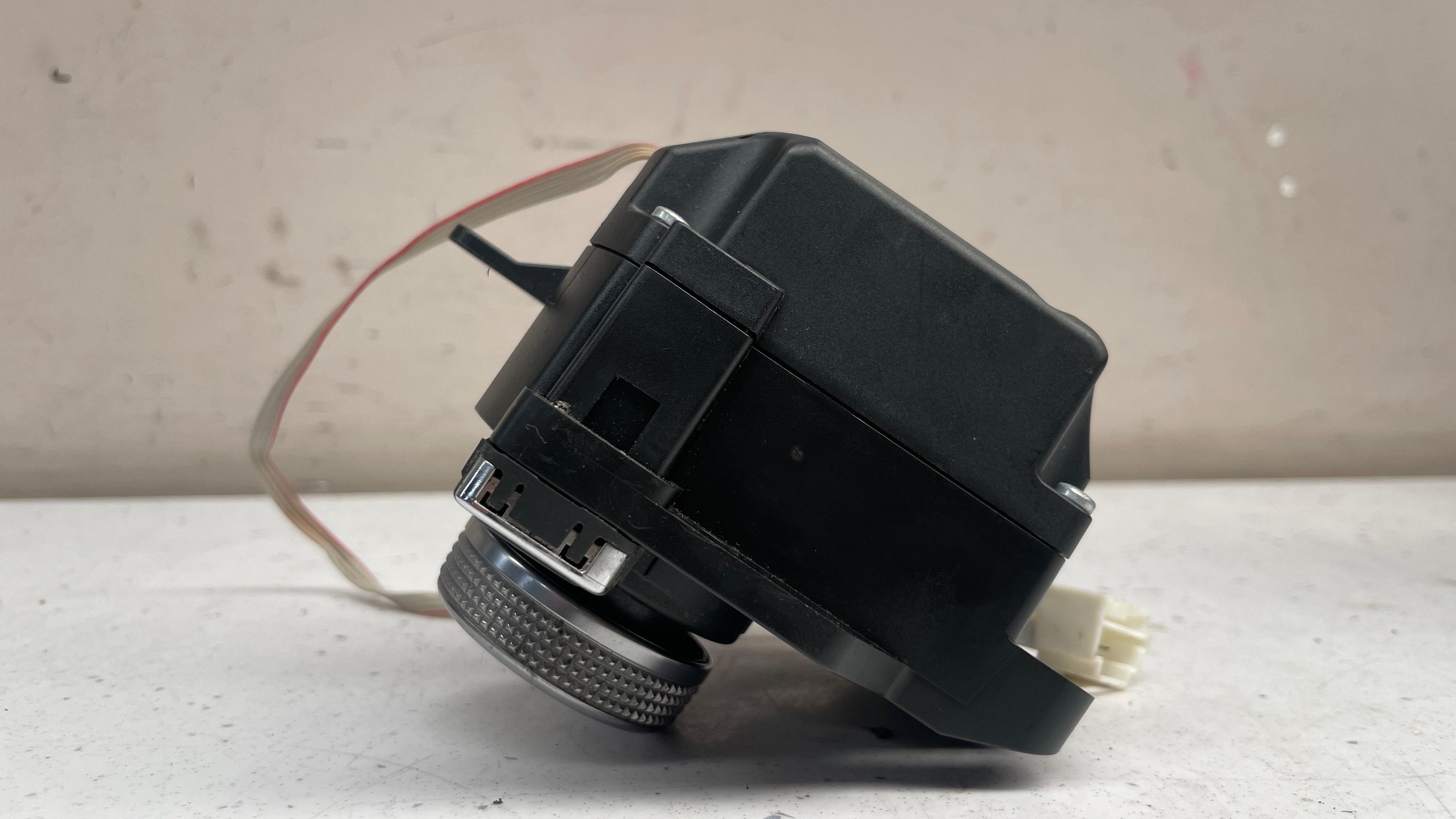 A2048704658 MERCEDES HEAD UNIT MULTIMEDIA CONTROL
