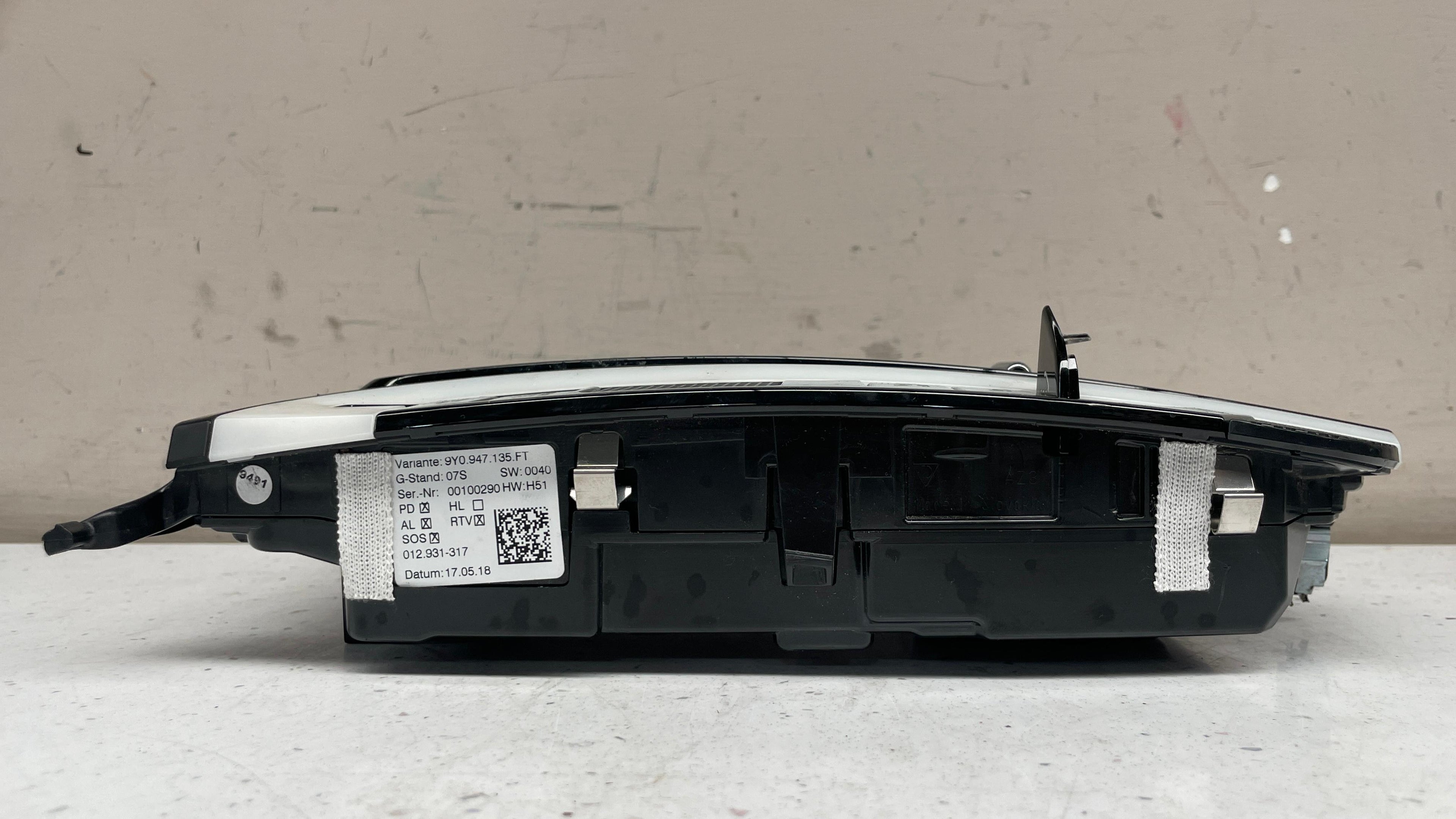 9Y0947135FT PORSCHE  CAYENNE  ROOF CONSOLE FRONT