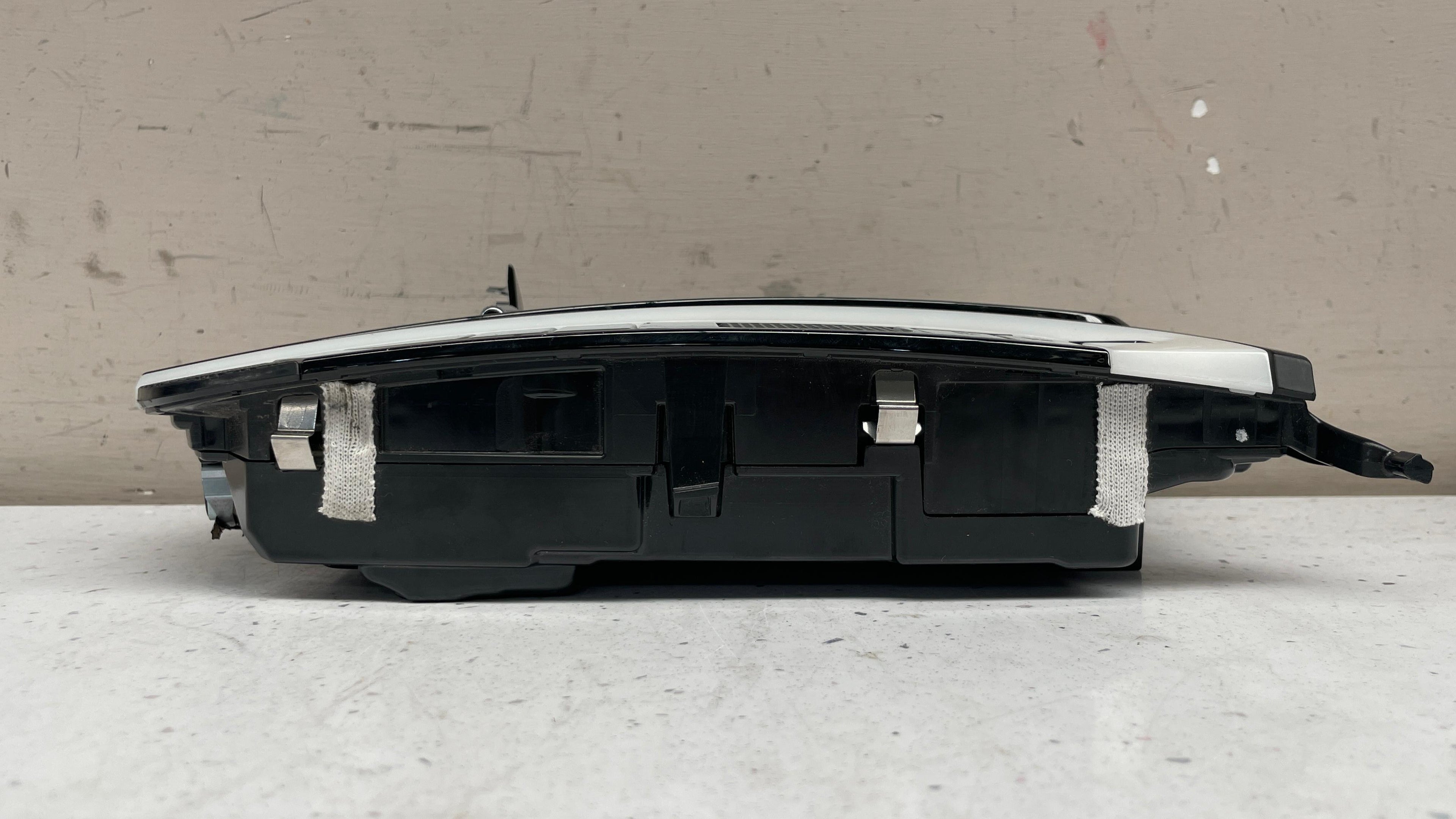 9Y0947135FT PORSCHE  CAYENNE  ROOF CONSOLE FRONT