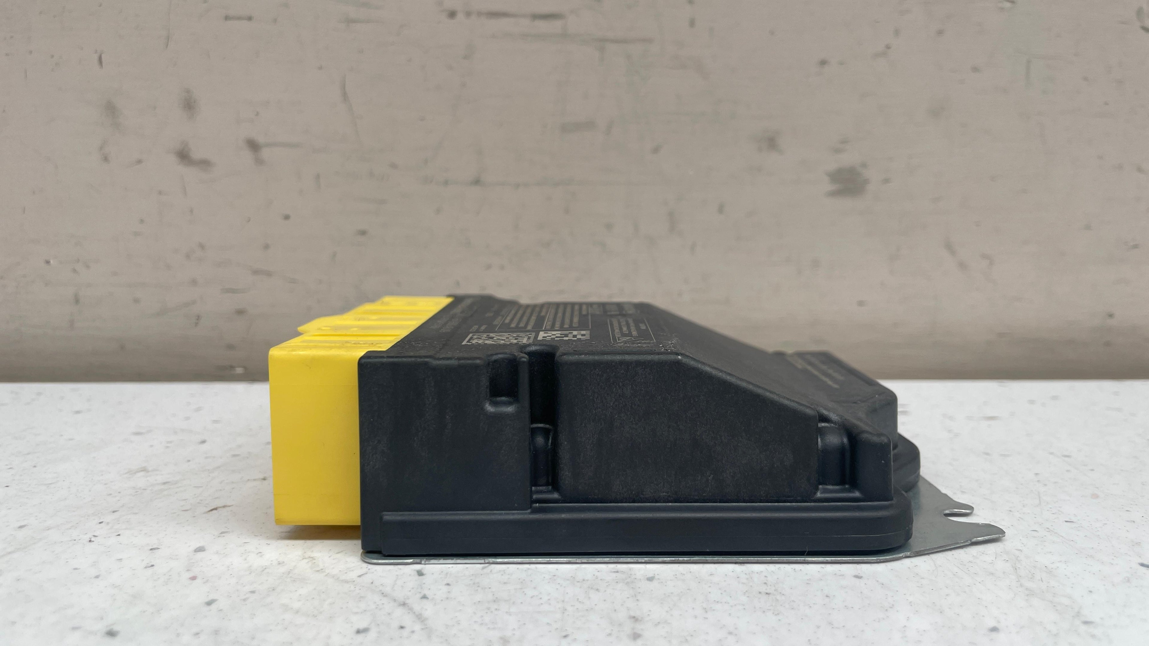 A1679004809 MERCEDES GLE SRS CONTROL UNIT