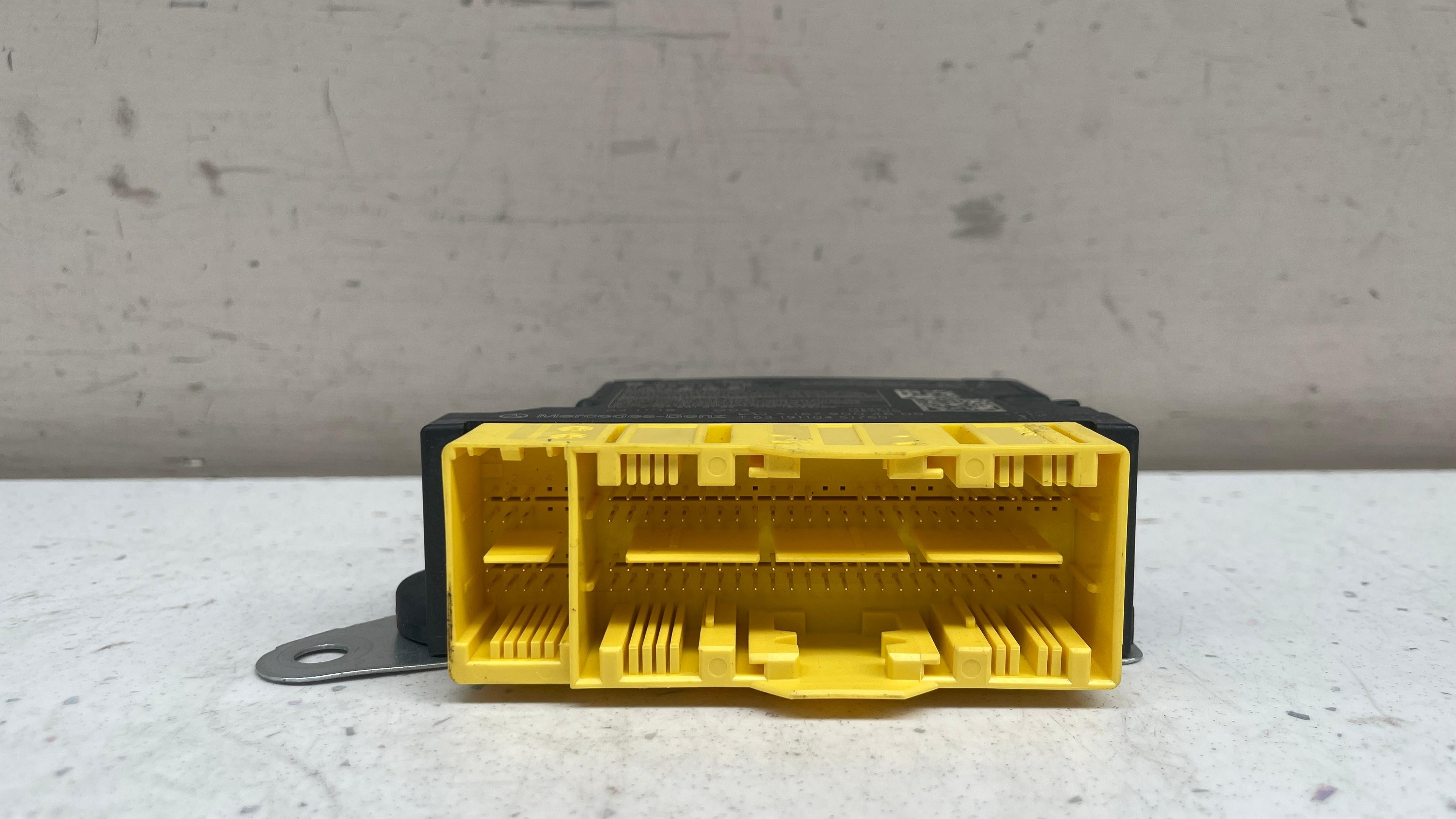 A1679004809 MERCEDES GLE SRS CONTROL UNIT