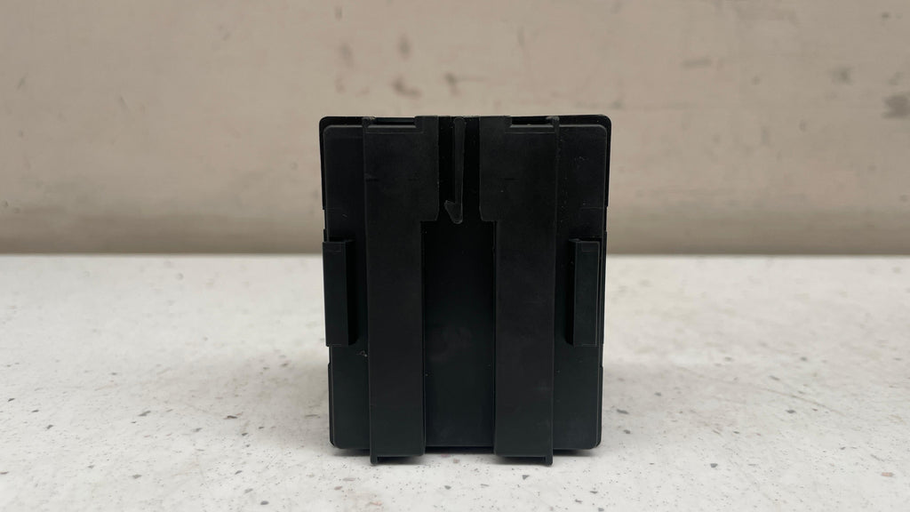 A1679065902 MERCEDES GLE PREFUSE BOX RELAY UNIT
