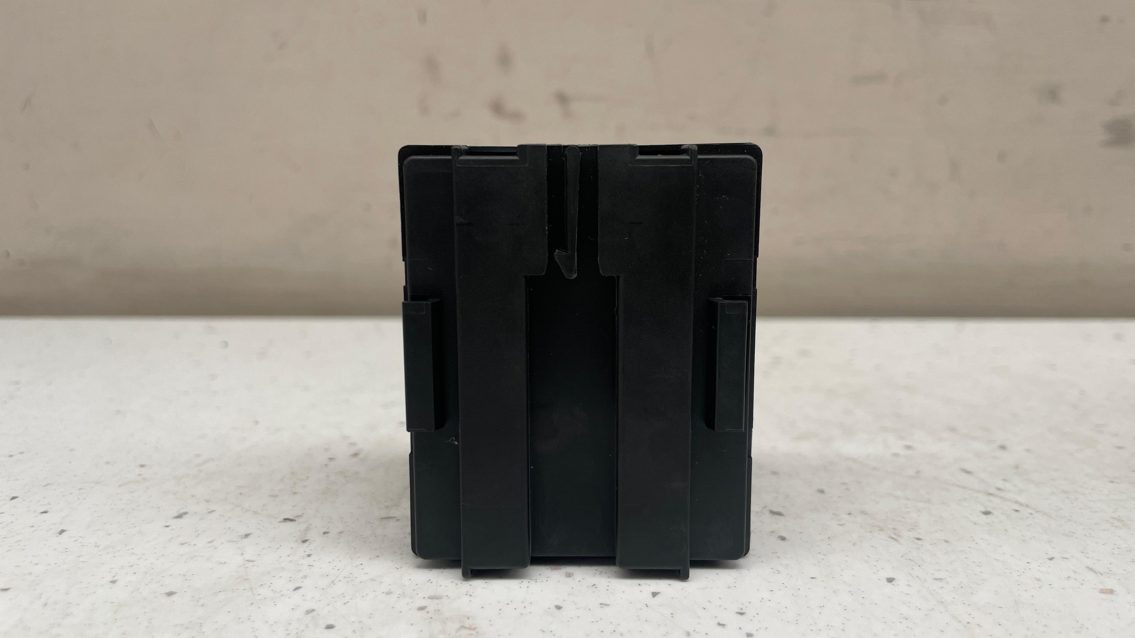 A1679065902 MERCEDES GLE PREFUSE BOX RELAY UNIT
