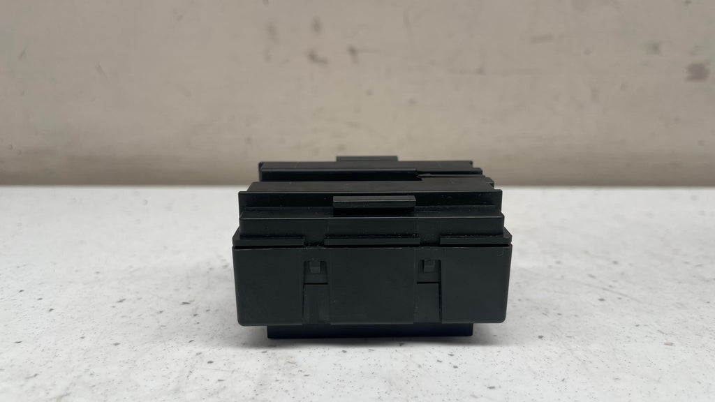 A1679065902 MERCEDES GLE PREFUSE BOX RELAY UNIT