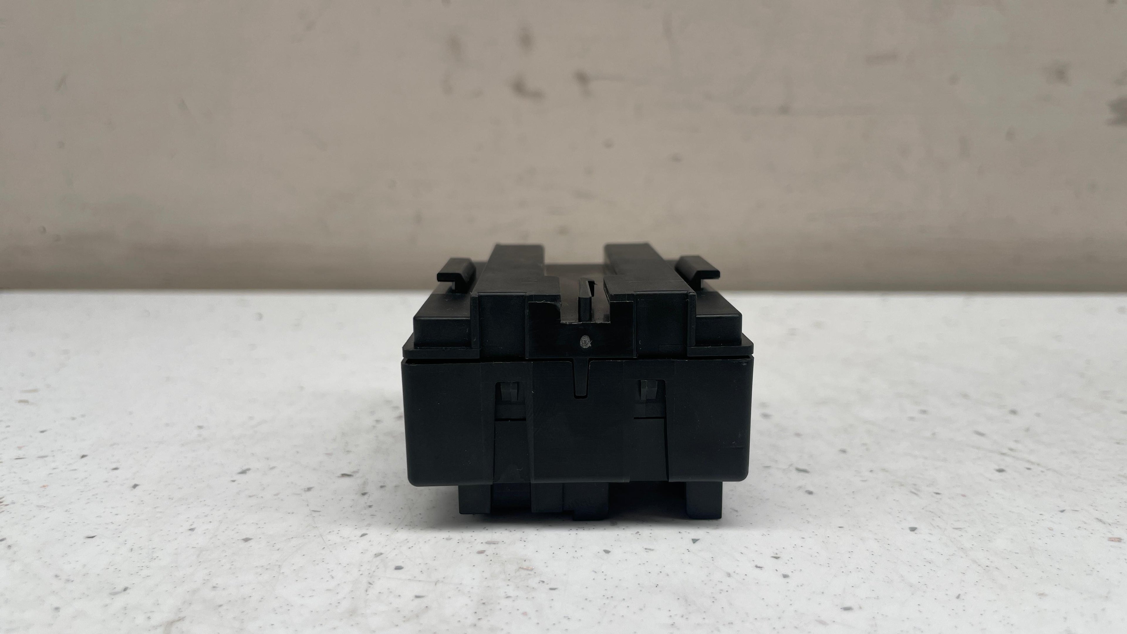 A1679065902 MERCEDES GLE PREFUSE BOX RELAY UNIT