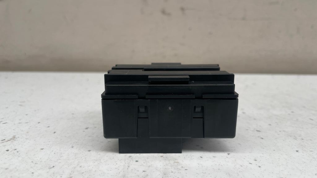 A1679065902 MERCEDES GLE PREFUSE BOX RELAY UNIT