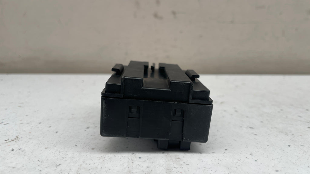 A1679065902 MERCEDES GLE PREFUSE BOX RELAY UNIT