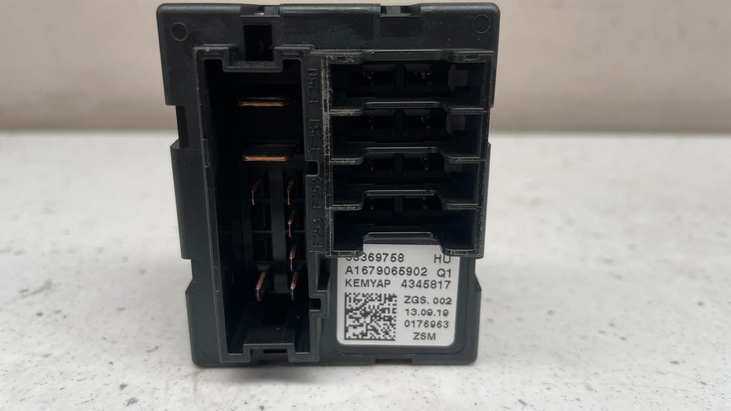 A1679065902 MERCEDES GLE PREFUSE BOX RELAY UNIT