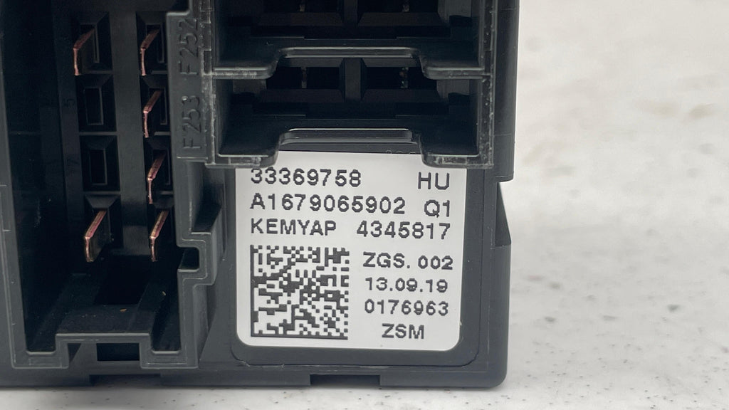 A1679065902 MERCEDES GLE PREFUSE BOX RELAY UNIT