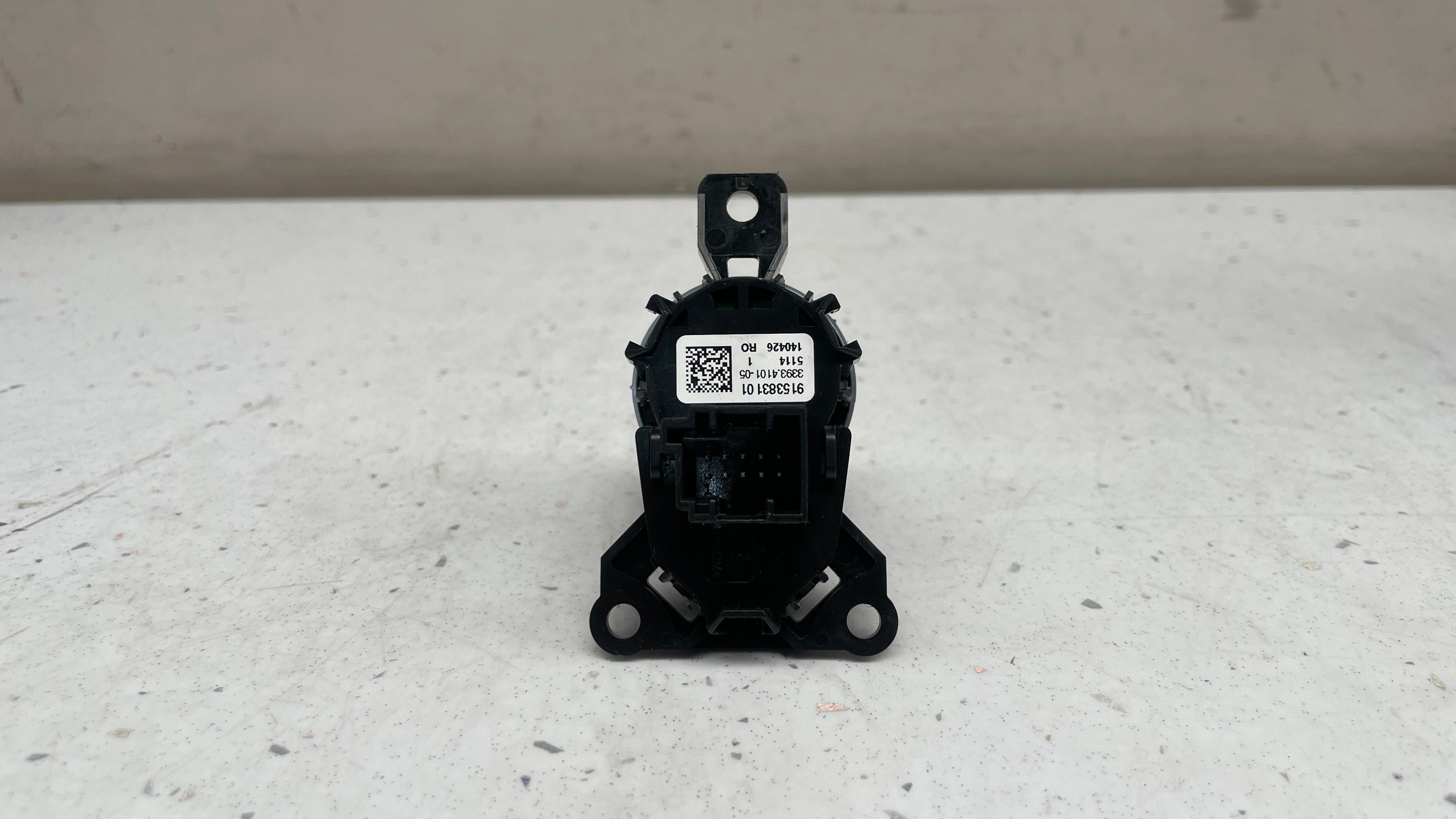 915383101 BMW F01  START STOP IGNITION BUTTON