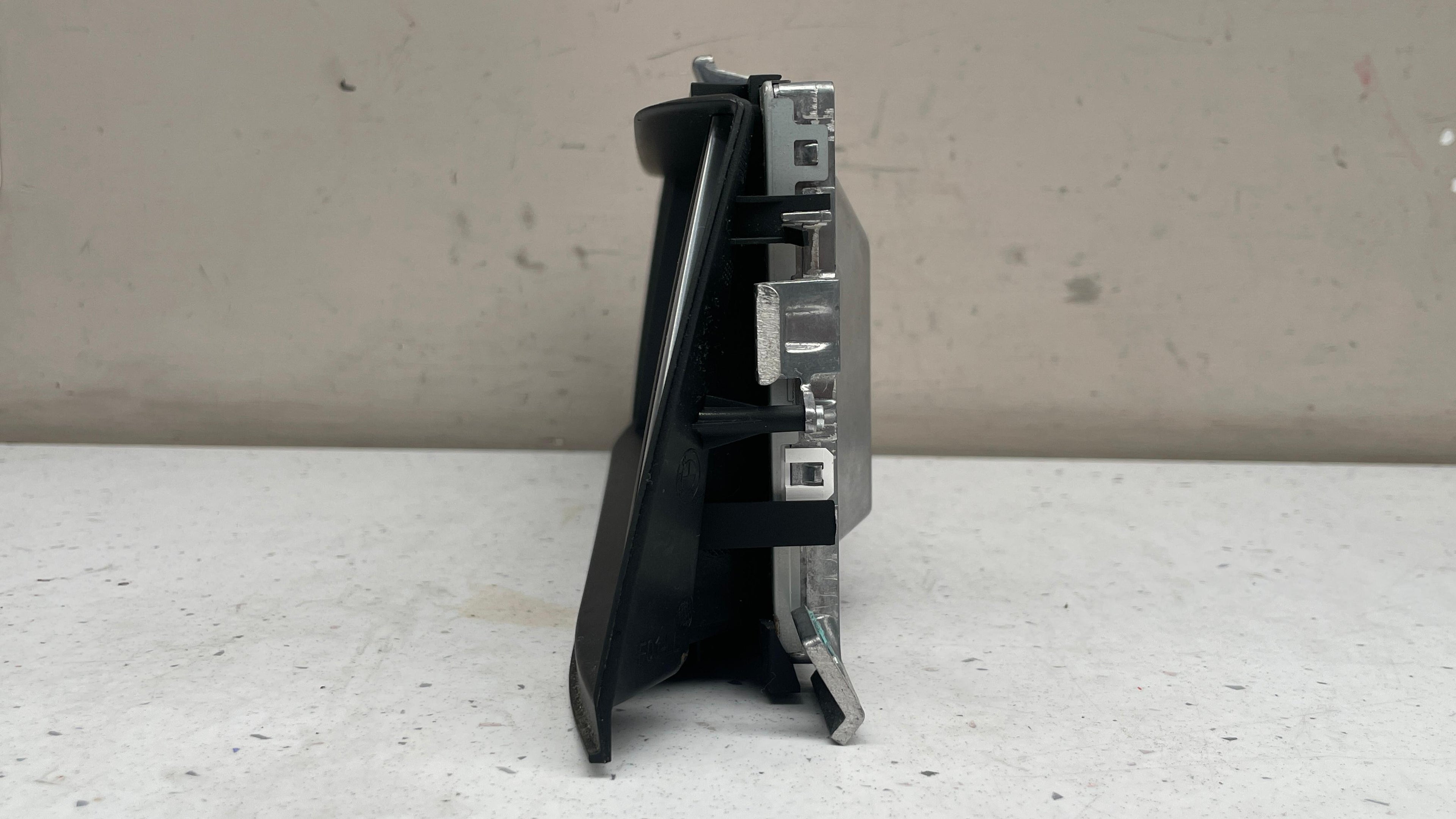 932101301 BMW F01  DISPLAY MONITOR UNIT USED
