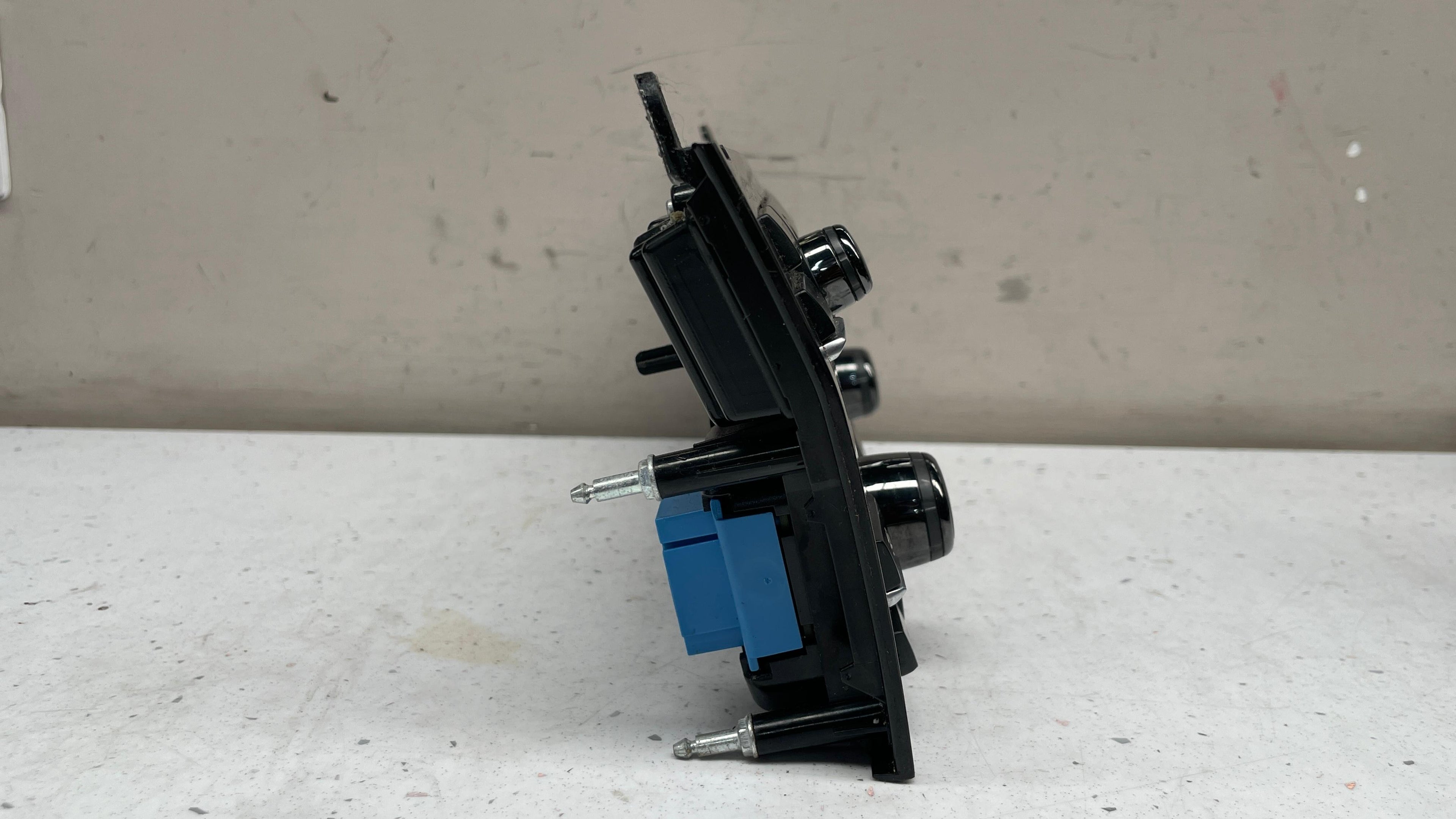 9388985-01 BMW F01  HVAC  CLIMATE CONTROL UNIT