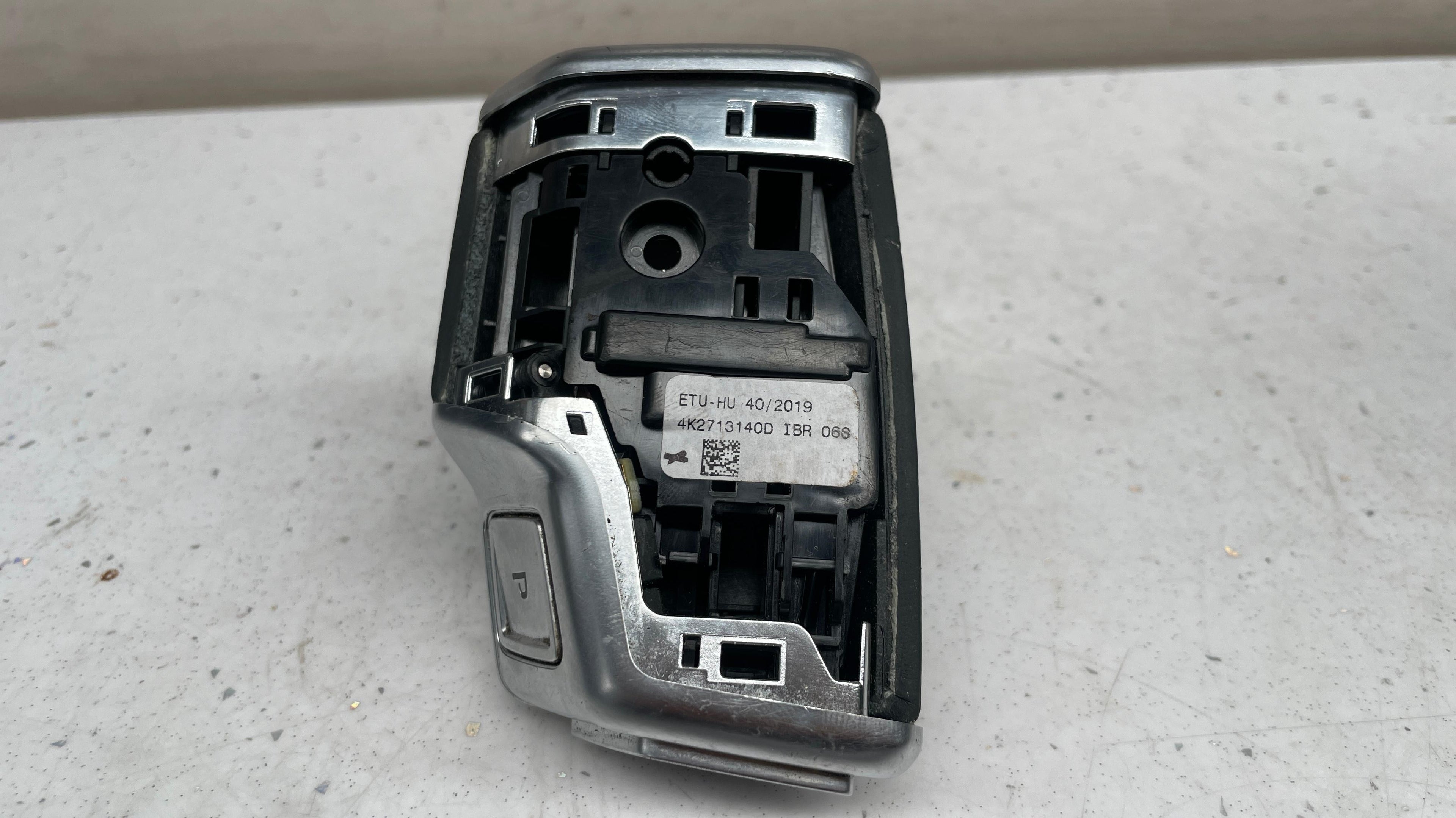 4K2713140D AUDI A8 CENTER CONSOLE GEAR SELECTOR COVER