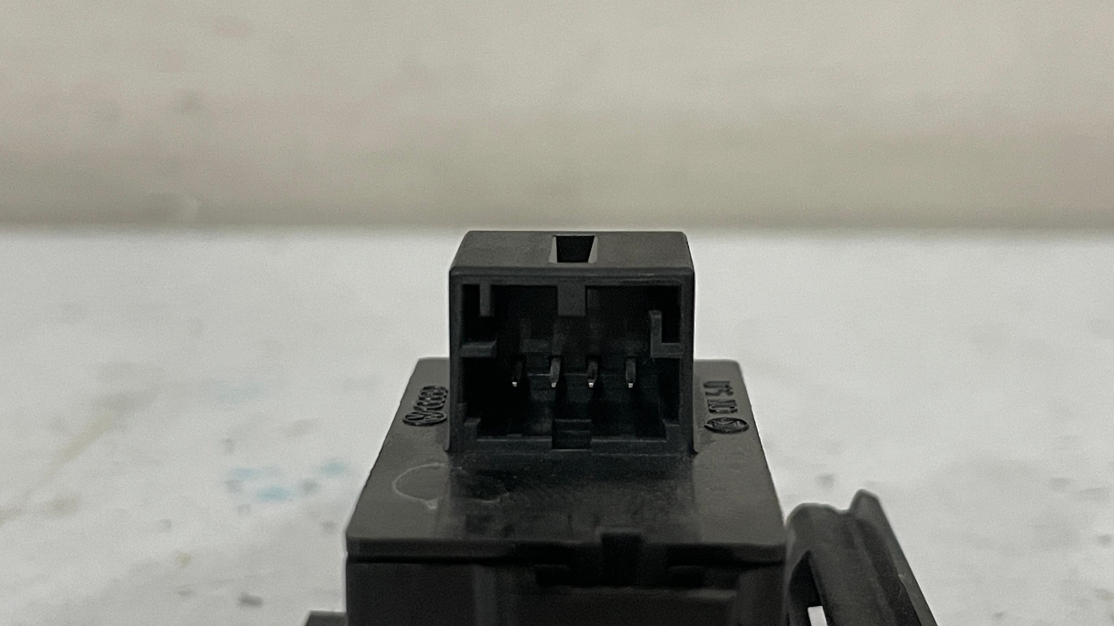 4G0959831A AUDI TAILGATE RELEASE SWITCH