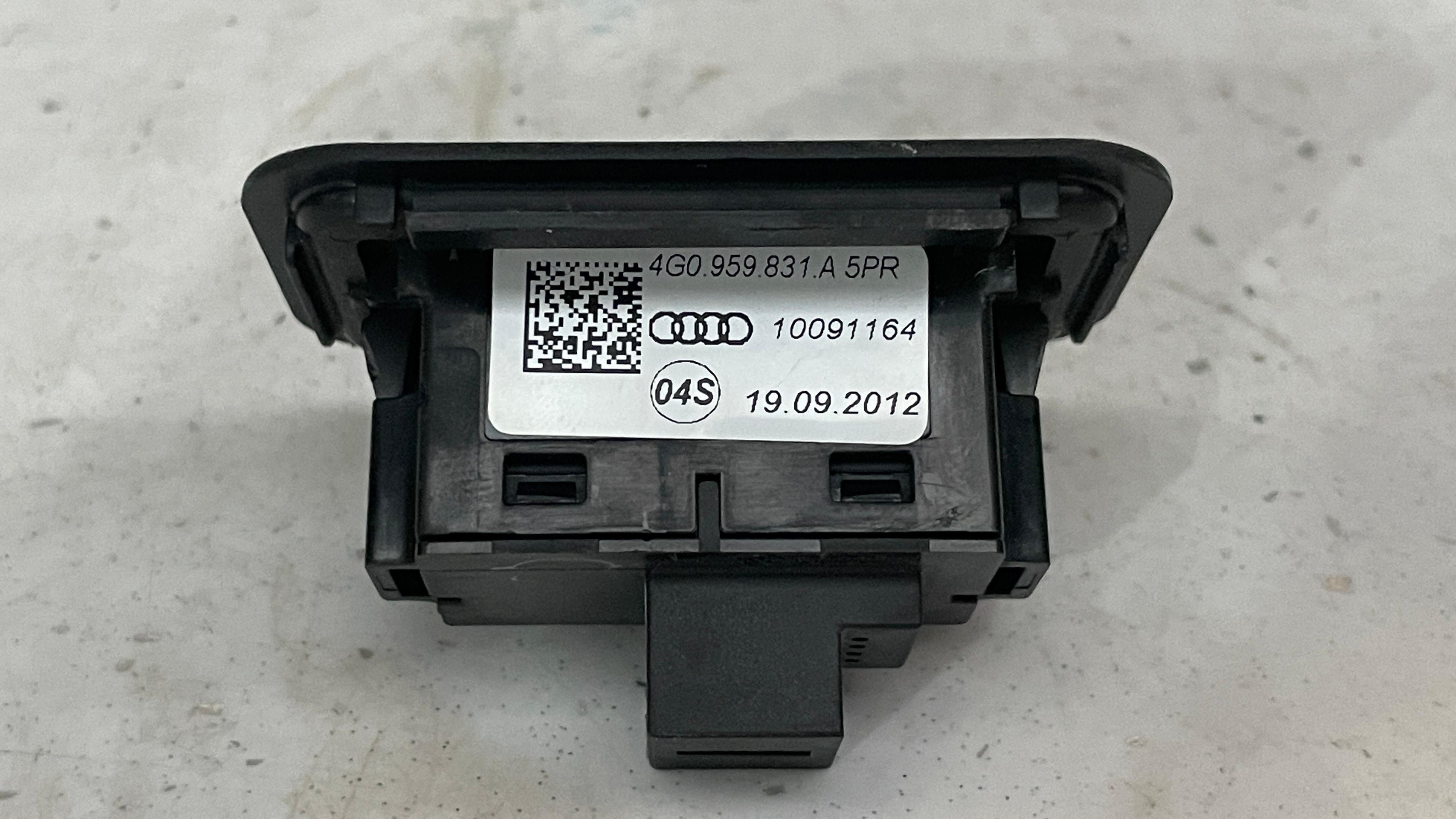 4G0959831A AUDI TAILGATE RELEASE SWITCH