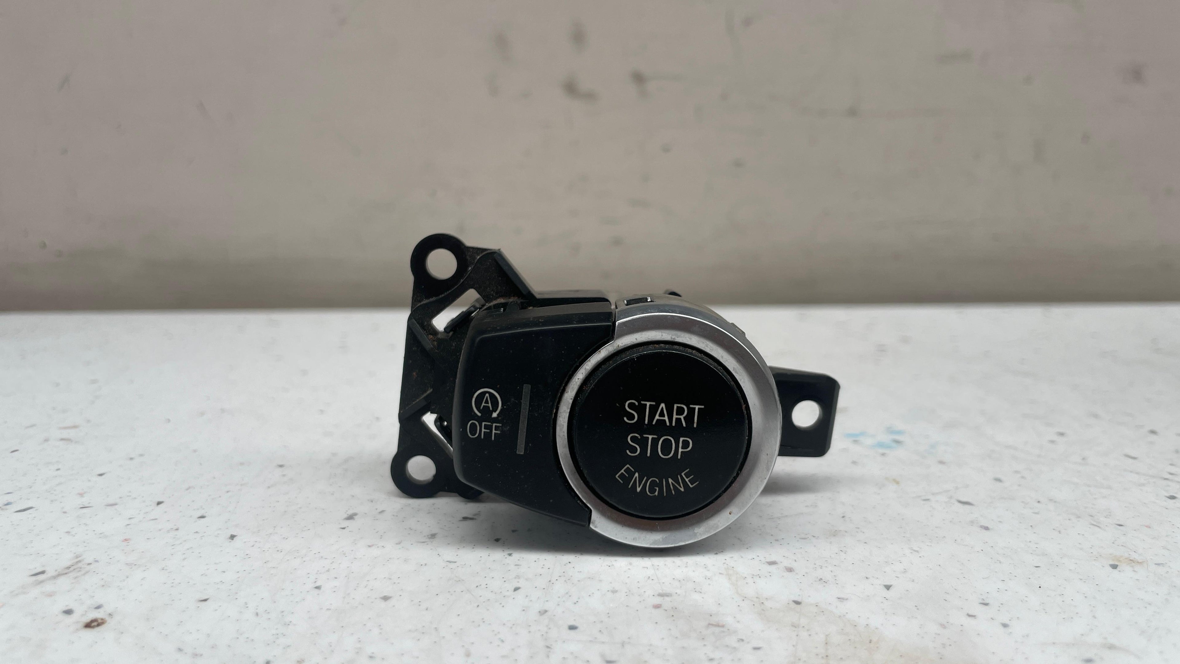 929168902 BMW X5 ENGINE START STOP BUTTON