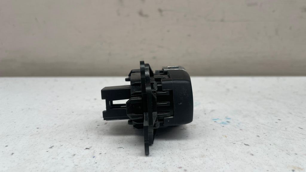 929168902 BMW X5 ENGINE START STOP BUTTON