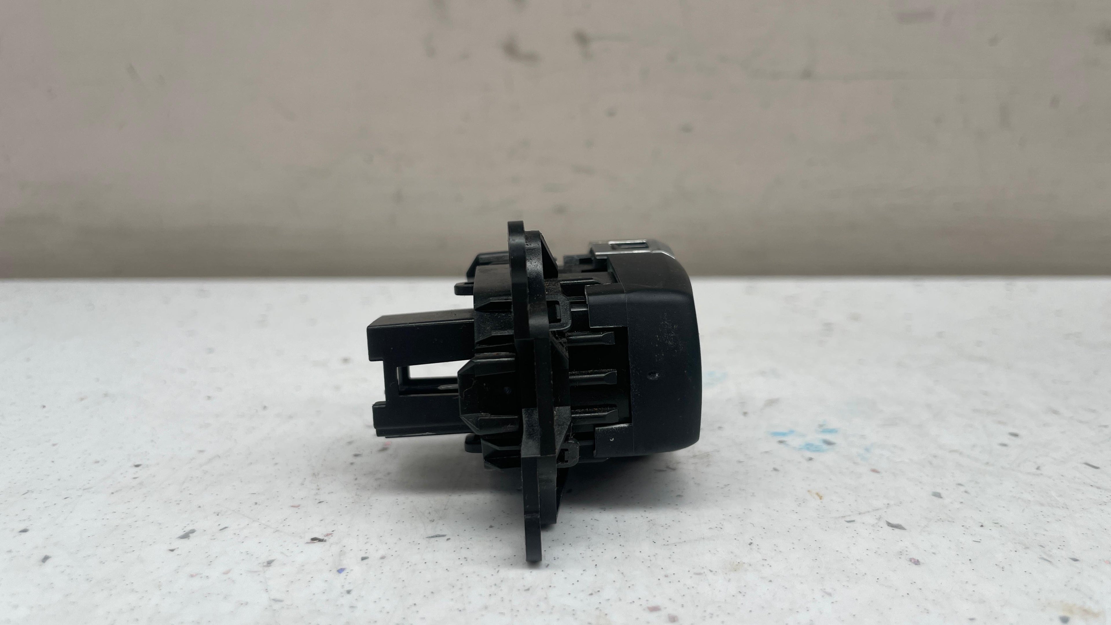 929168902 BMW X5 ENGINE START STOP BUTTON