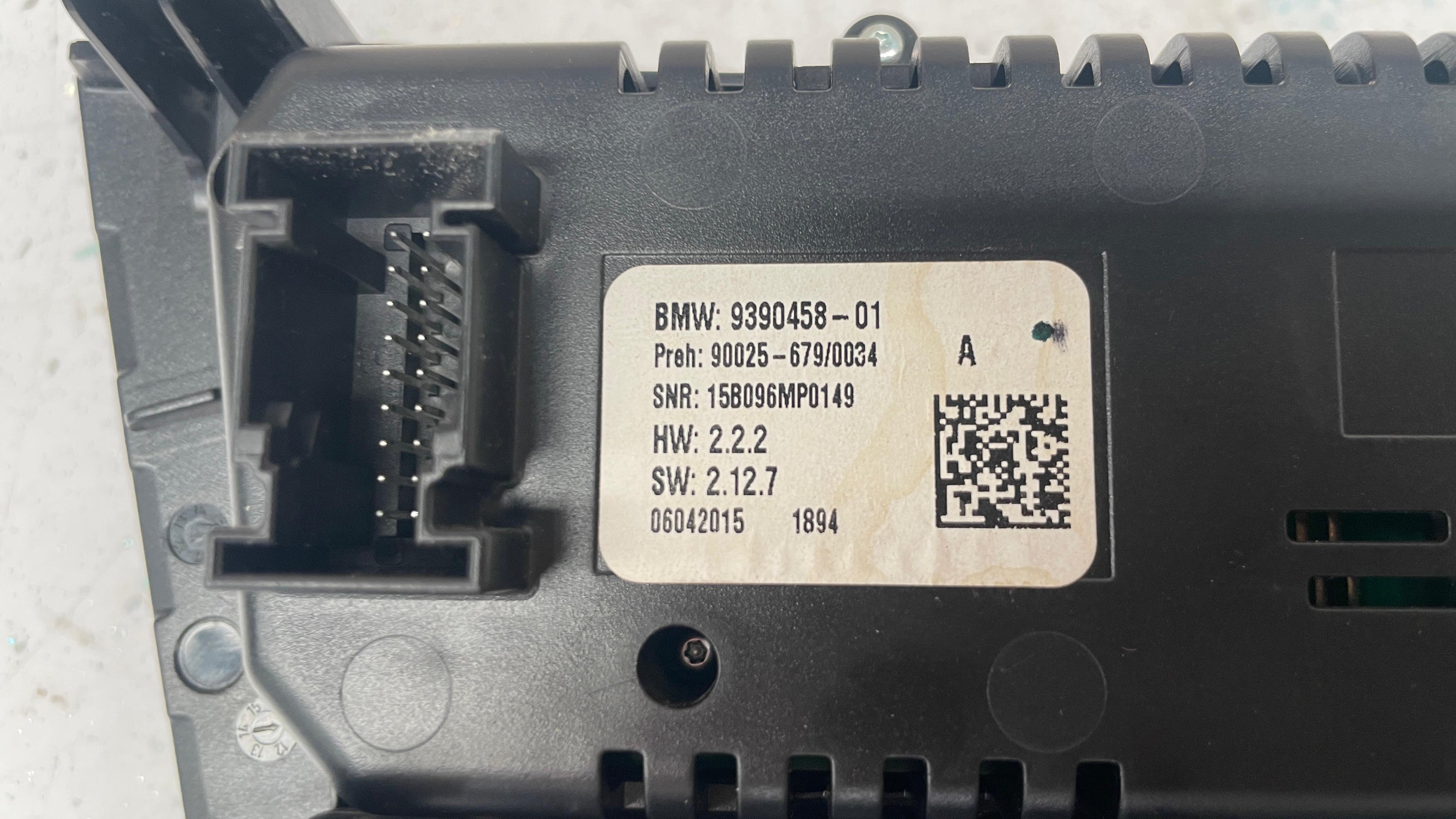 9390458-01 BMW CLIMATE CONTROL AND RADIO CONTROL PANEL