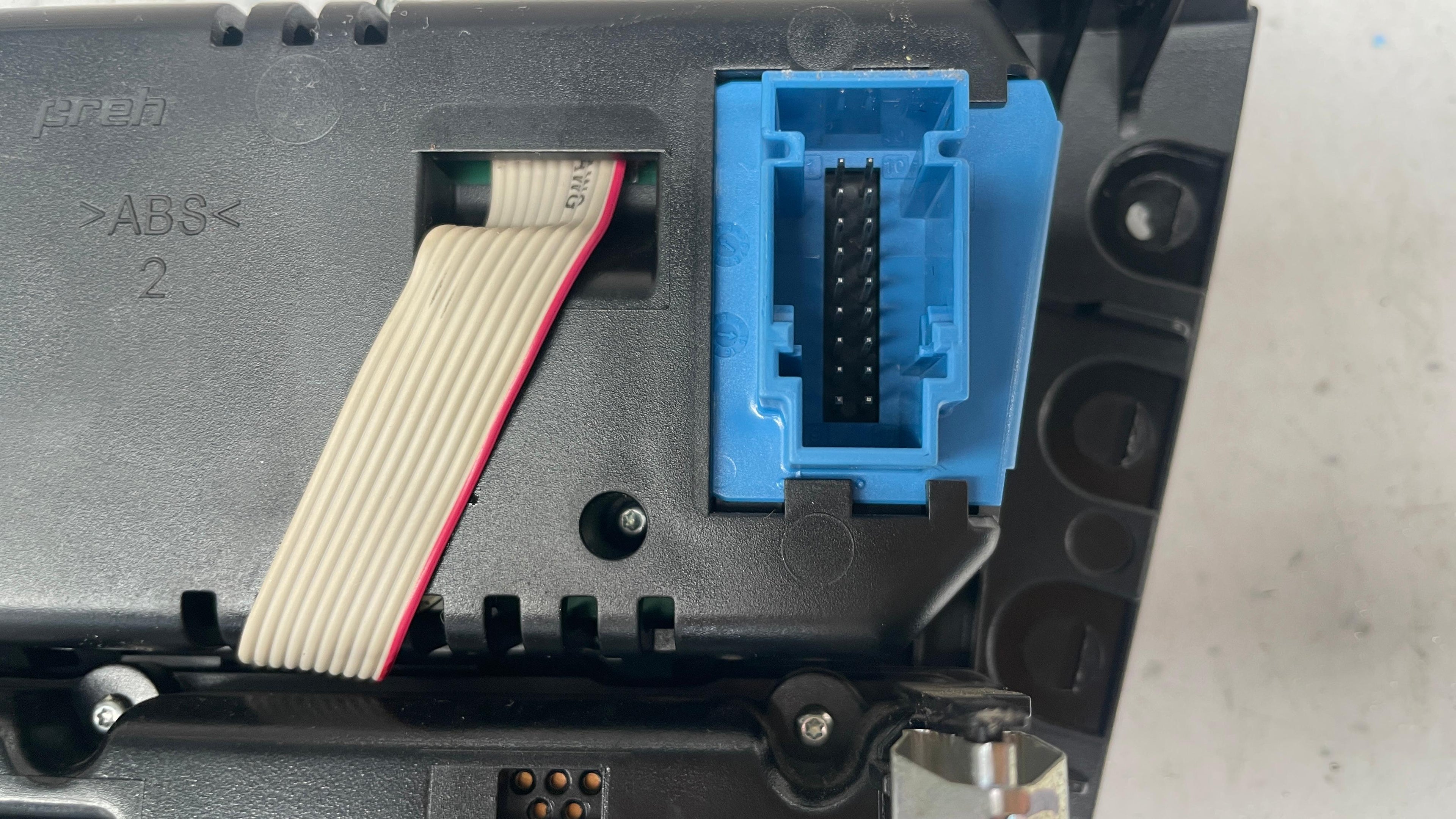 9390458-01 BMW CLIMATE CONTROL AND RADIO CONTROL PANEL