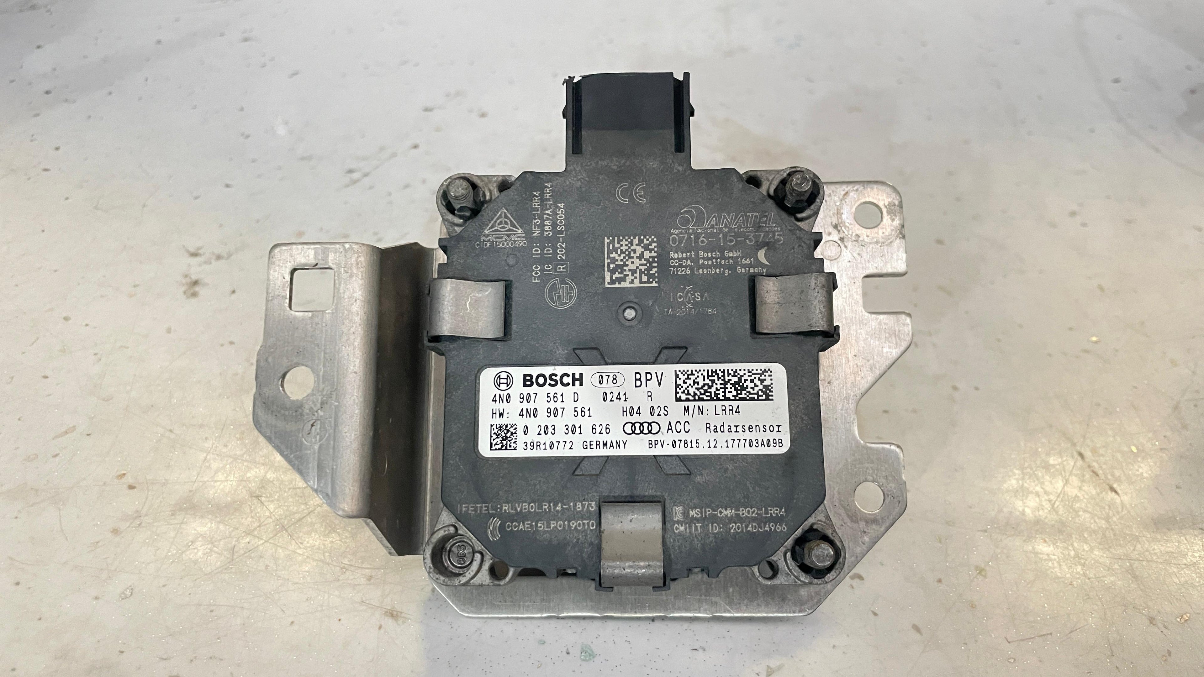 4N0907561D  AUDI FRONT ADAPTIVE CRUISE CONTROL DISTANCE RADAR SENSOR