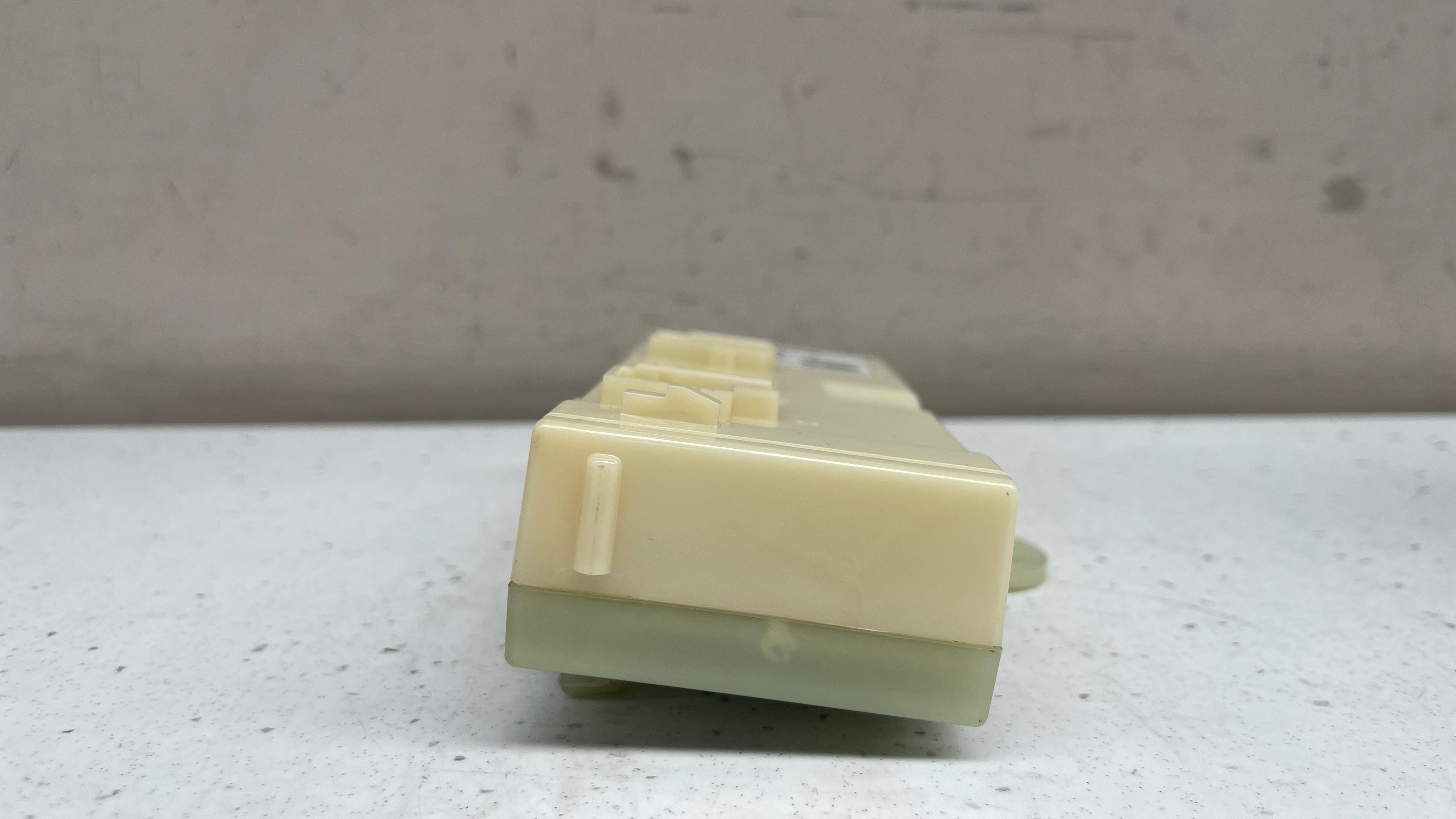 A1669003708 MERCEDES GLE REAR LIFTGATE AND TAILGATE CONTROL MODULE