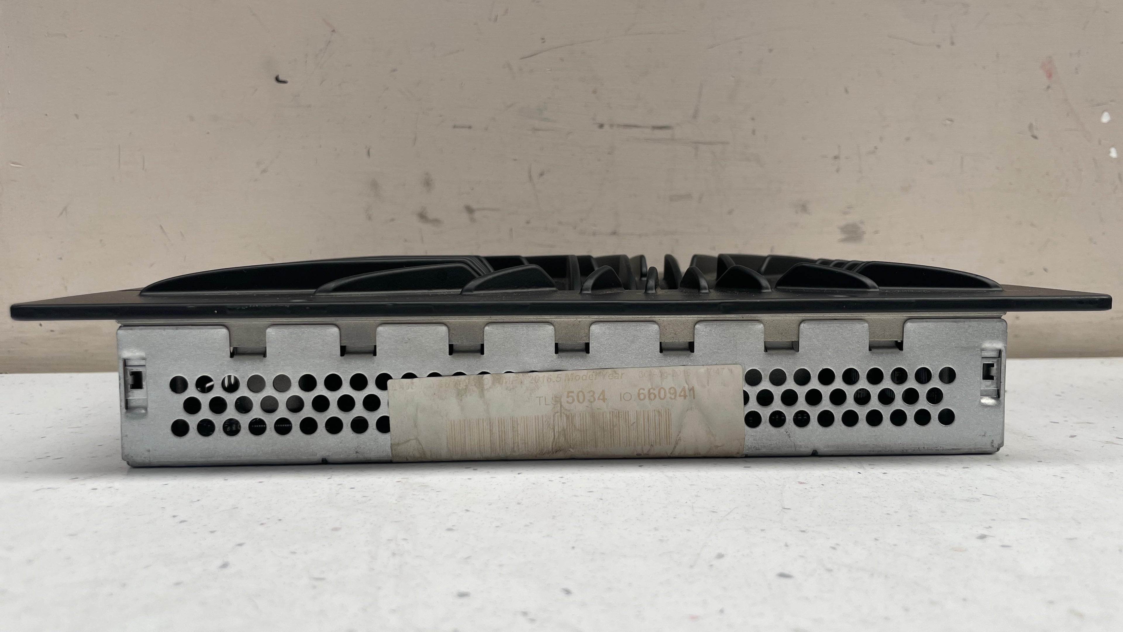 EW9319C164AB  JAGUAR MERIDIAN STEREO AUDIO AMPLIFIER AMP