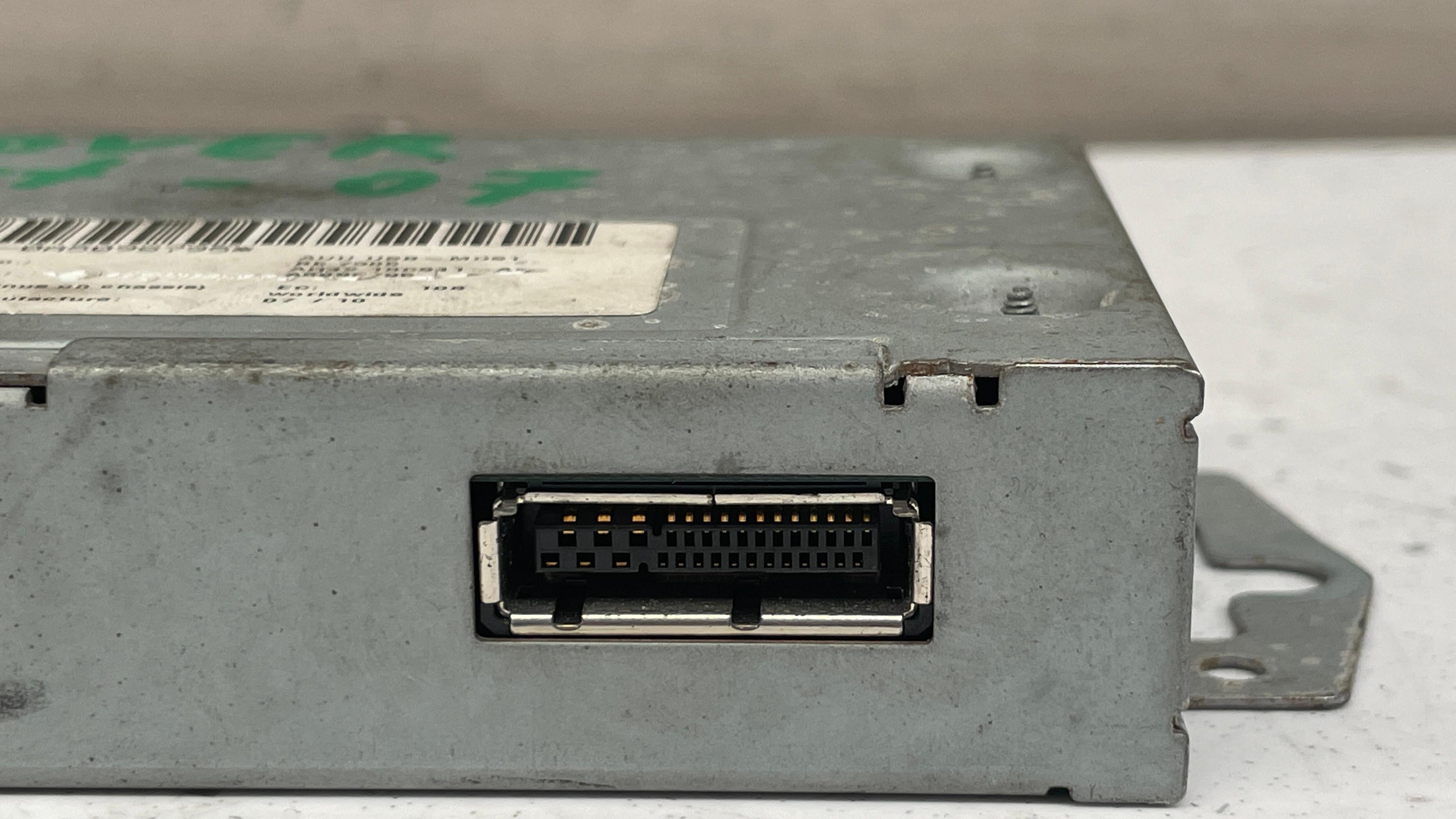 A5098795  LAND ROVER  AUTOMOTIVE SYSTEMS  AUU USB-MOST MODULE