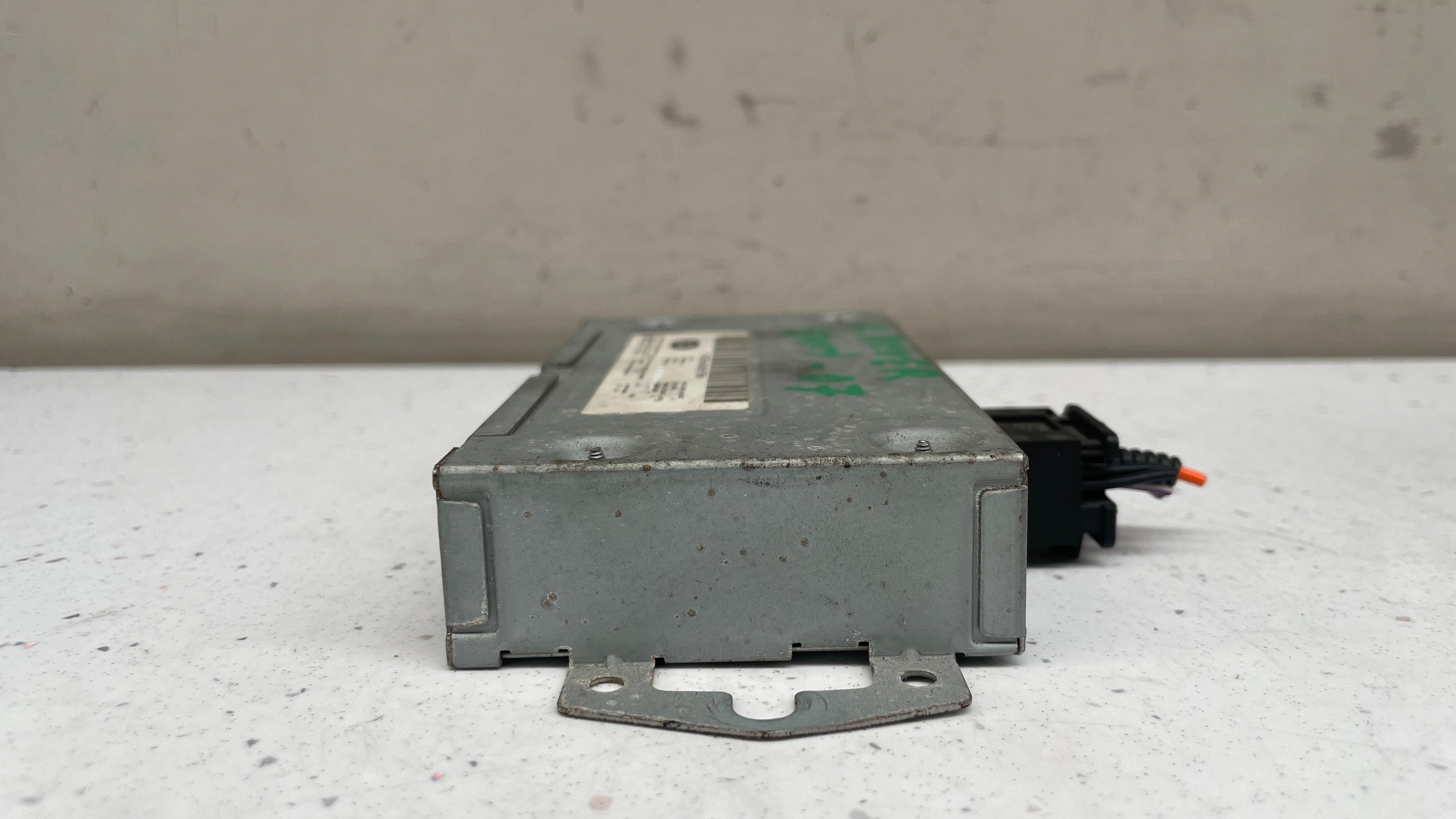 A5098795  LAND ROVER  AUTOMOTIVE SYSTEMS  AUU USB-MOST MODULE