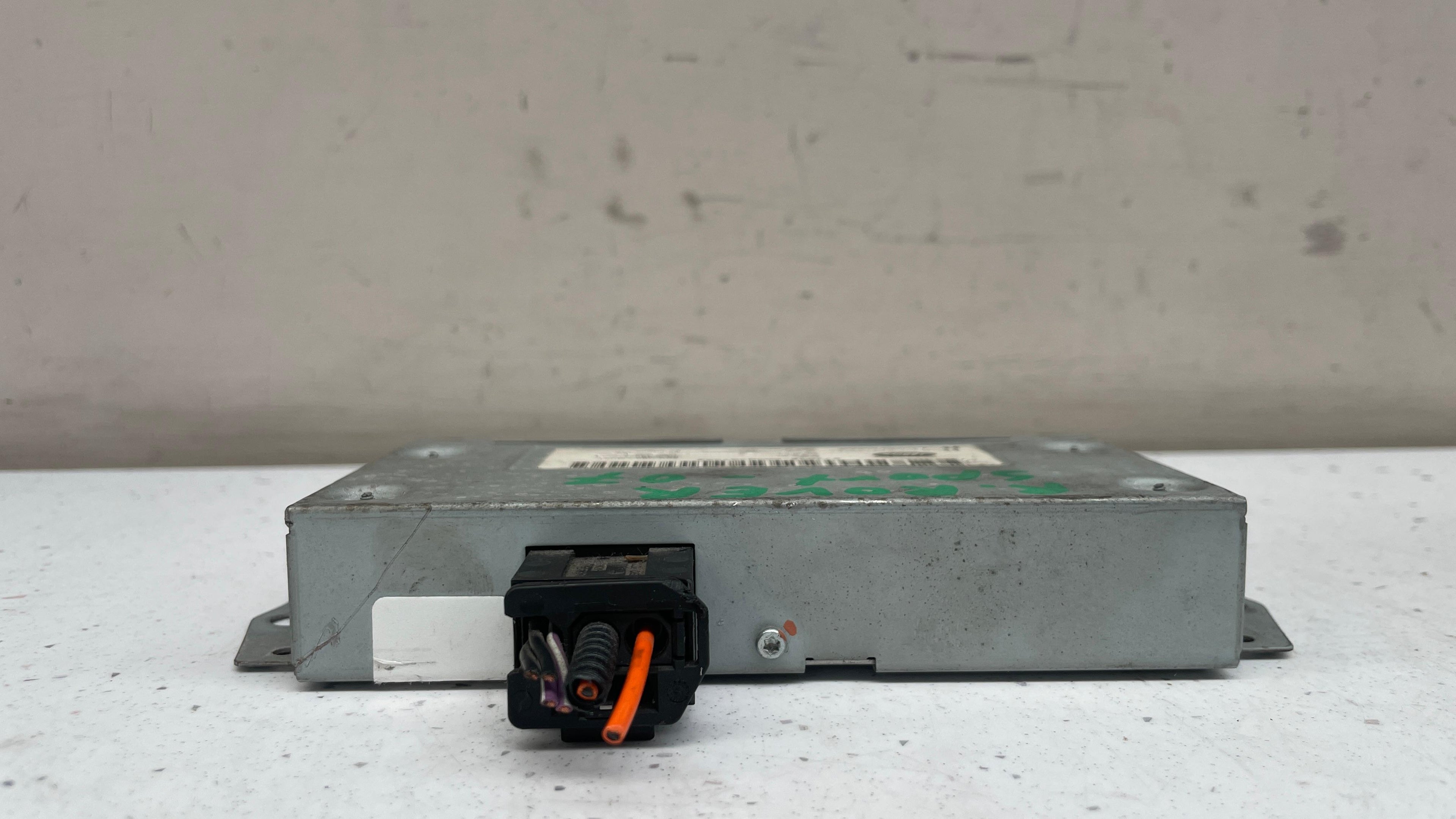 A5098795  LAND ROVER  AUTOMOTIVE SYSTEMS  AUU USB-MOST MODULE