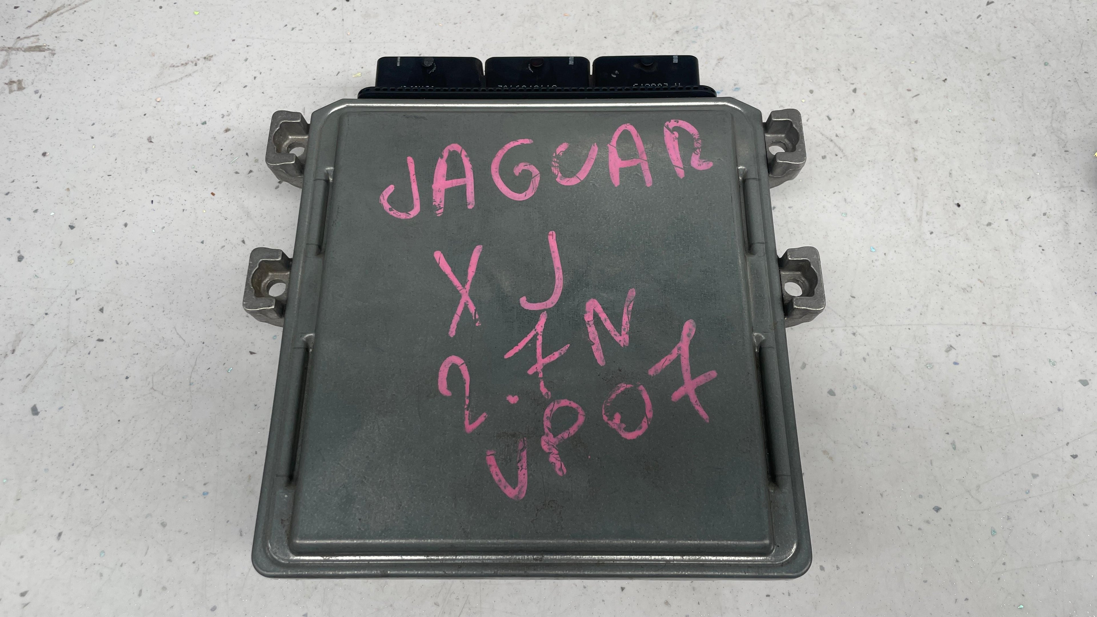 6R8Q-12A650-FA  JAGUAR ENGINE CONTROL UNIT ECU
